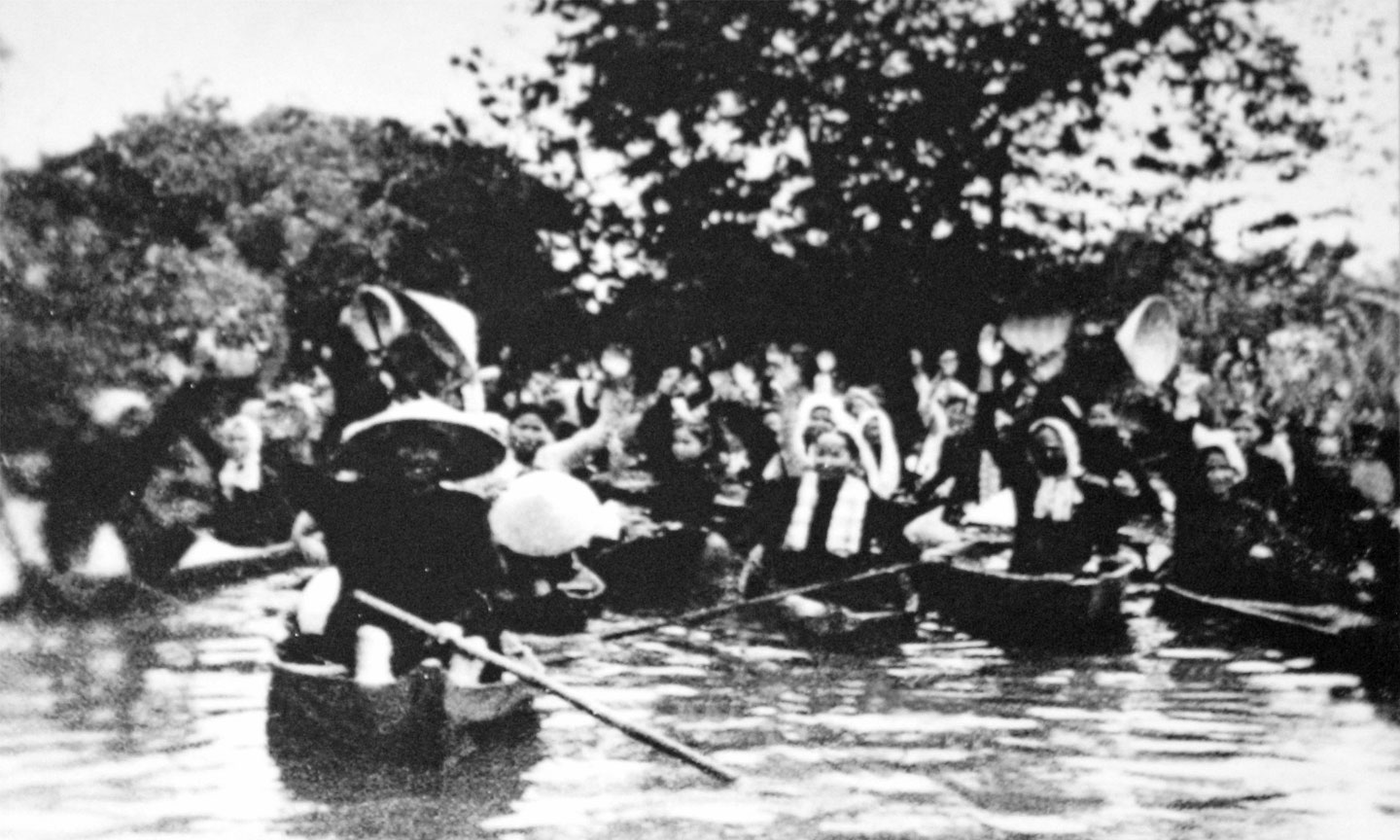 Đồng bào tỉnh Mỹ Tho kéo ra Khu trù mật Hậu Mỹ (Cái Bè) buộc bọn ngụy quân, ngụy quyền đình chỉ việc cào nhà gom dân và bắn pháo vào xóm làng.