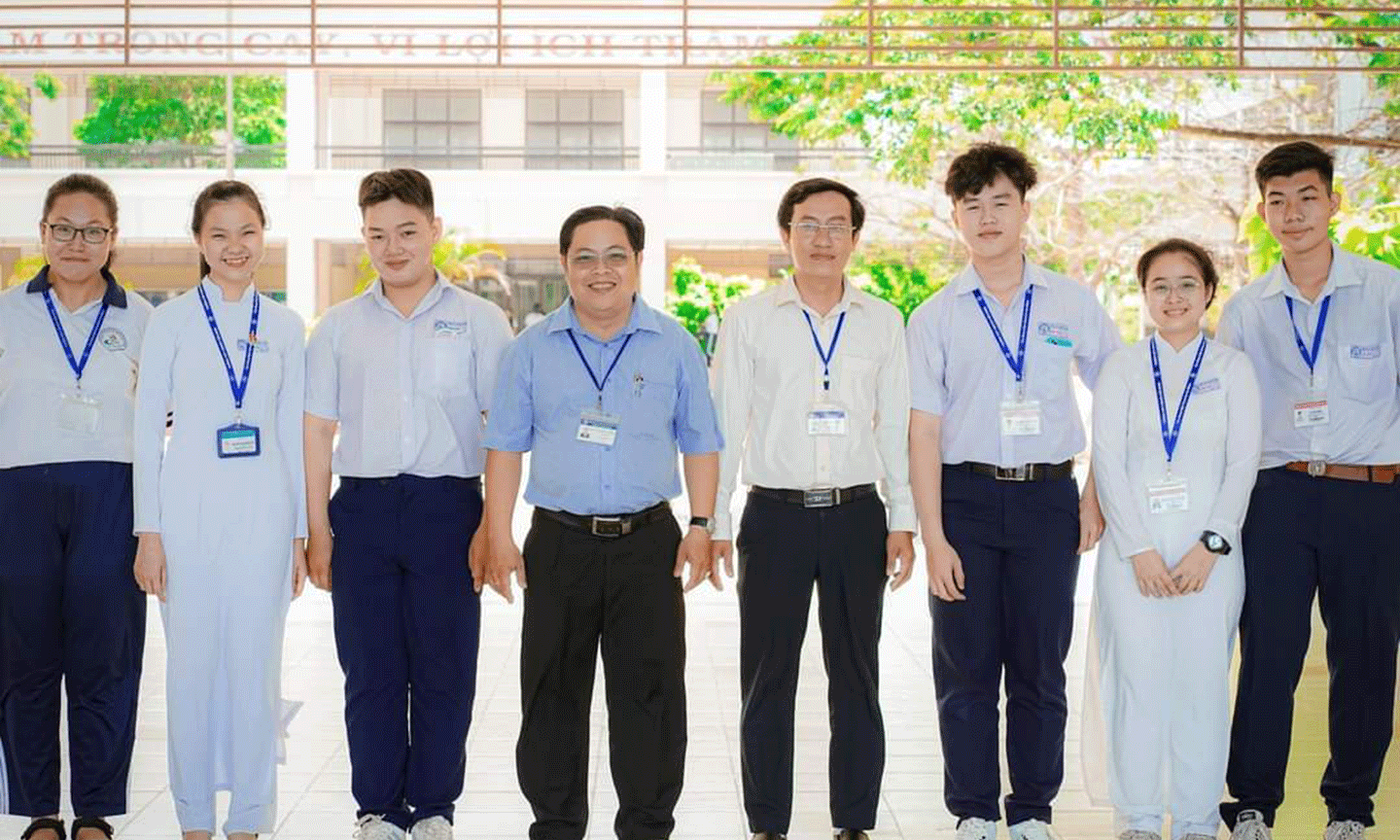 Đội tuyển chuyên Địa lý của Trường THPT Chuyên Tiền Giang.