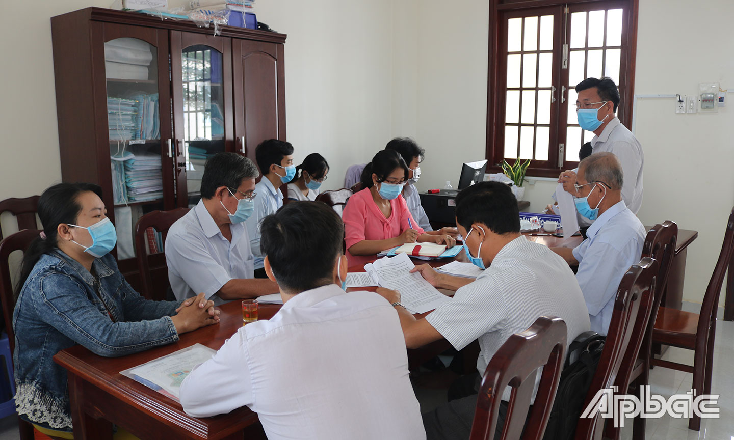 Quang cảnh buổi đối thoại với công dân.