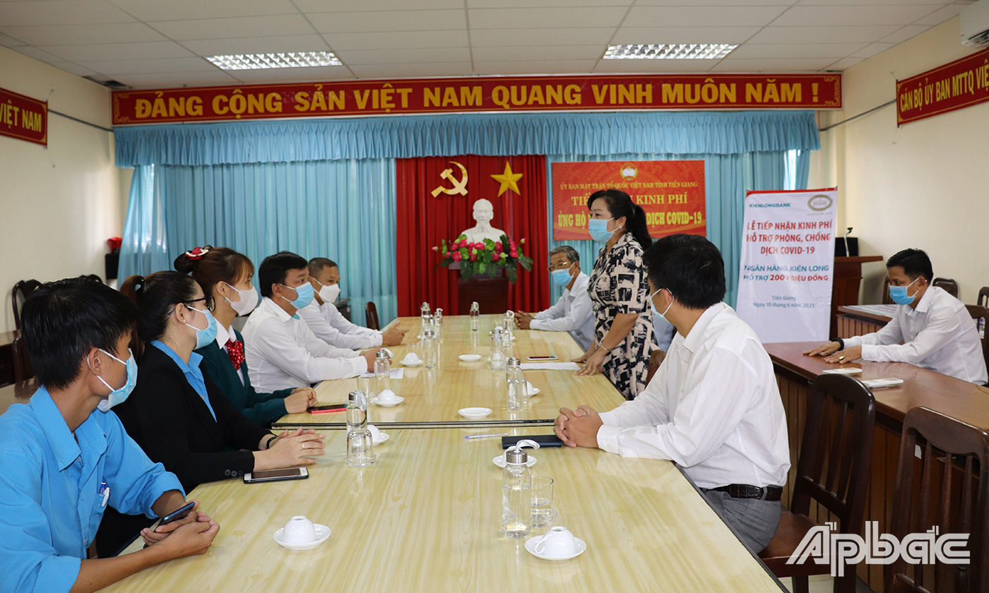 Quang cảnh buổi lễ tiếp nhận kinh phí phòng, chống dịch Covid - 19.