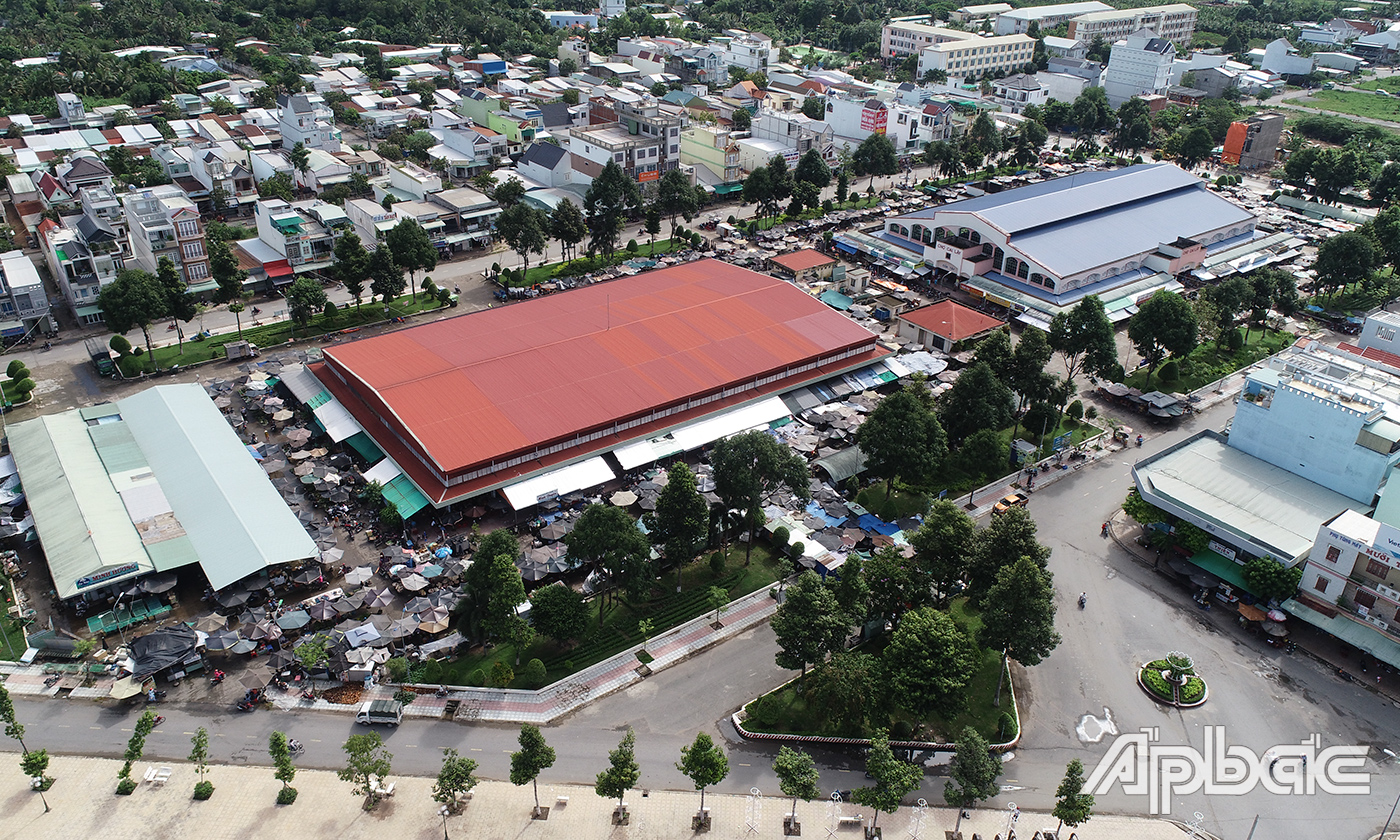 Chợ TX. Cai Lậy.