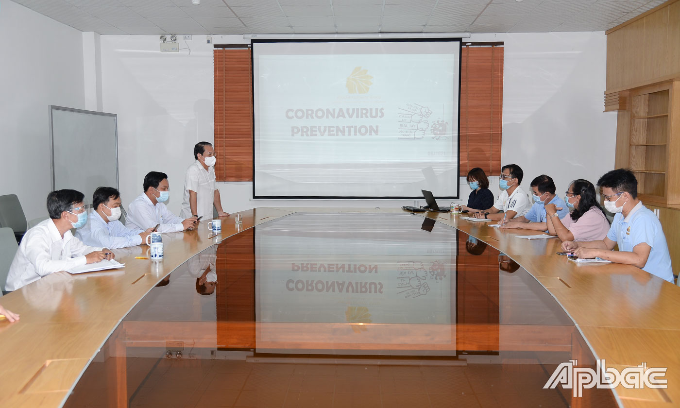 Đồng chí Phạm Văn Trọng phát biểu tại buổi kiểm tra Công ty TNHH Giày Apache Việt Nam.