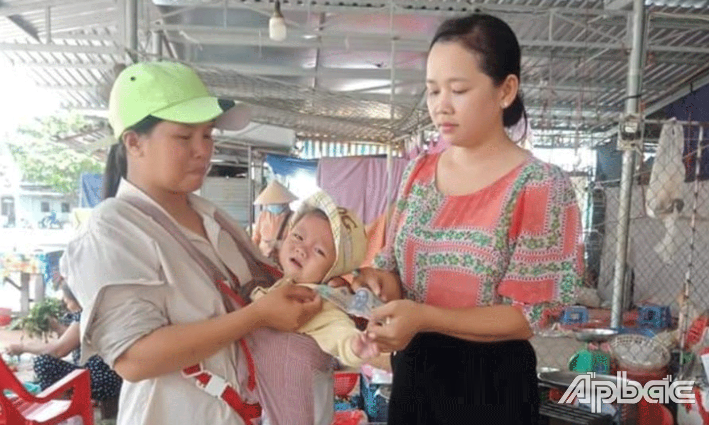 Thấy hoàn cảnh nào khó khăn Ngọc Thúy sẳn sàng giúp đỡ.