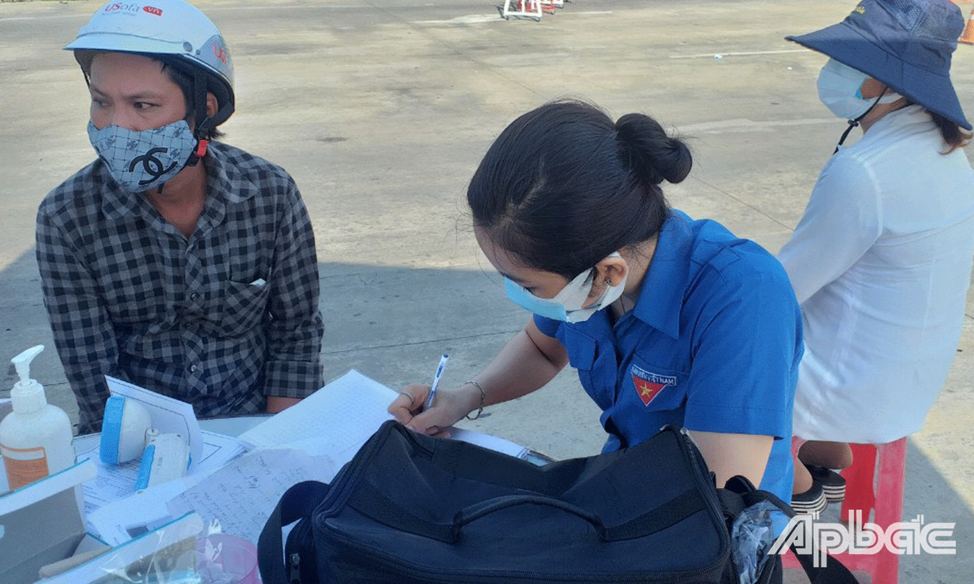 Tuổi trẻ Tiền Giang tích cực tham gia phòng, chống dịch Covid-19 (Ảnh: LÝ OANH).