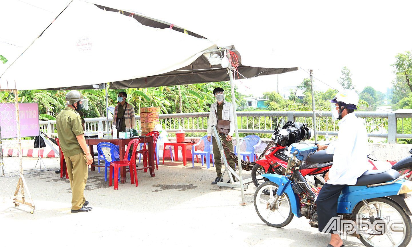 Nghiêm ngặt kiểm tra phương tiện khi qua chốt kiểm soát.