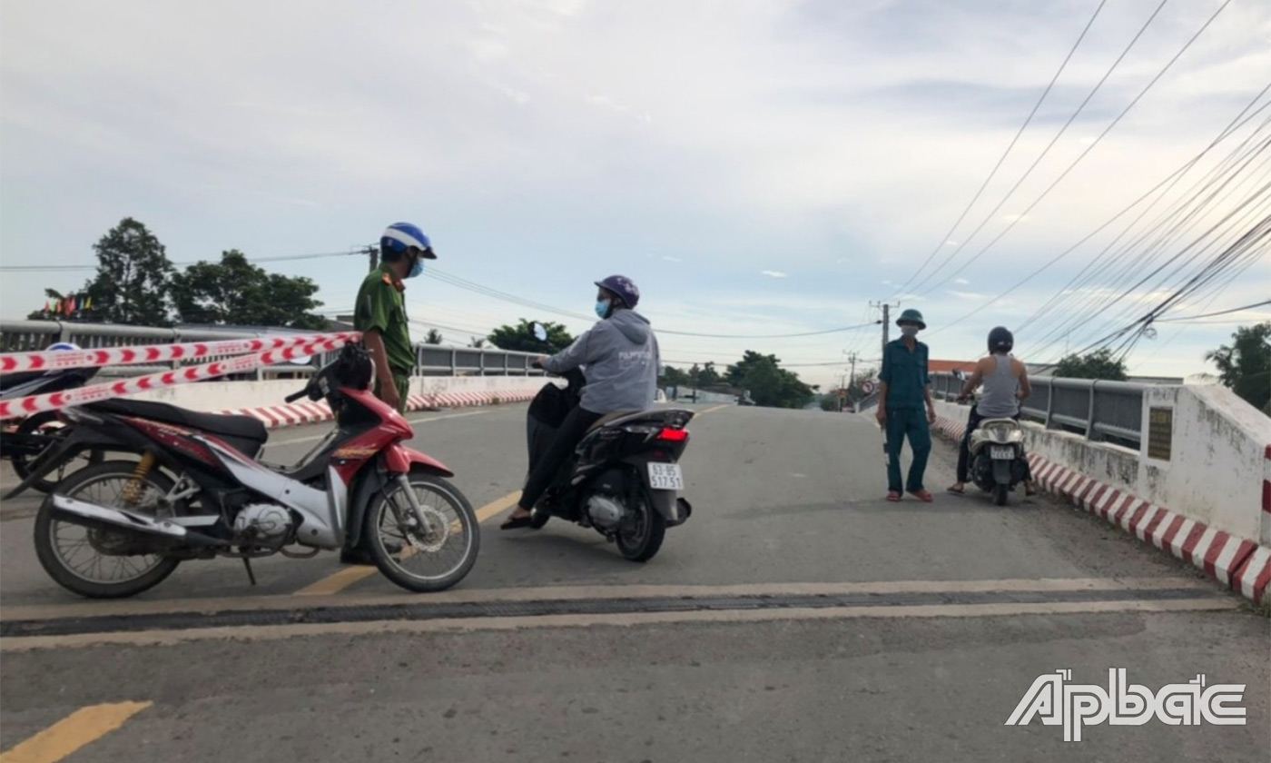 Kiểm soát chặt chẽ người ra vào địa phương