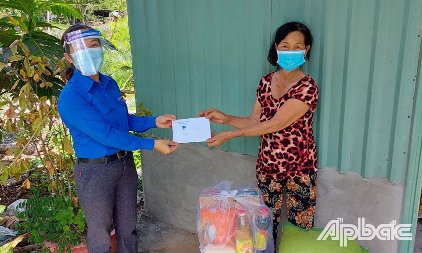 Huyện đoàn Tân Phước đã vận động 363 phần quà tặng các hộ dân khó khăn trong tình hình dịch bệnh.