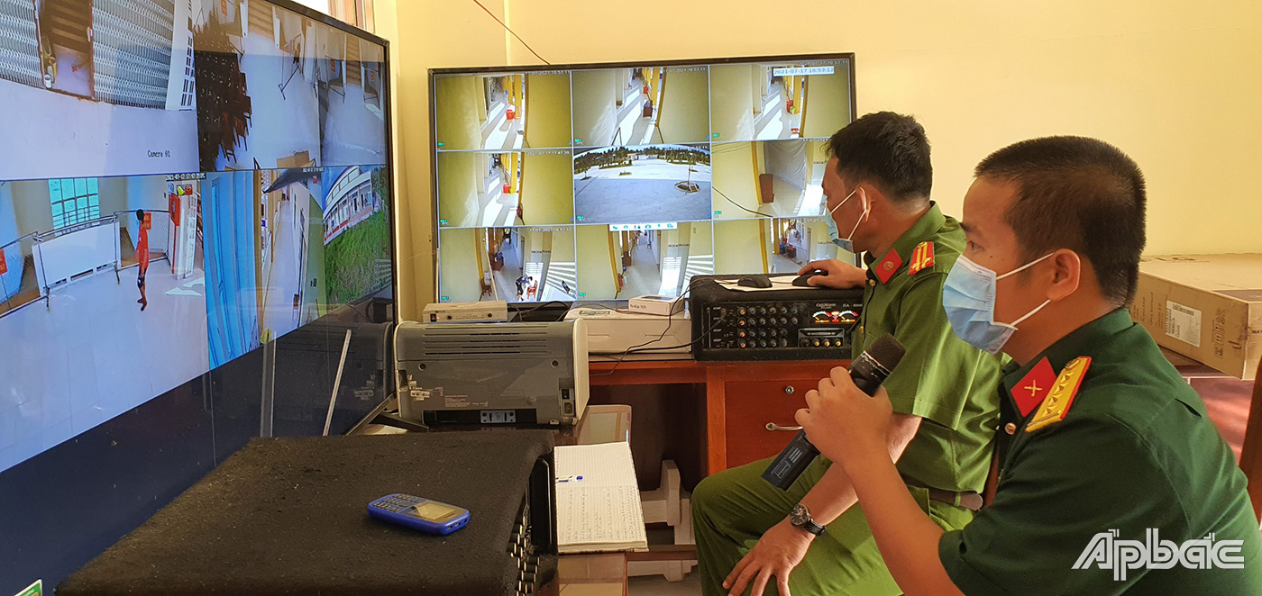 Lực lượng trực camera và điều hành 24/24. Thường xuyên phát hiện và theo dõi nhắc nhỡ người cách ly chấp hành nghiêm.