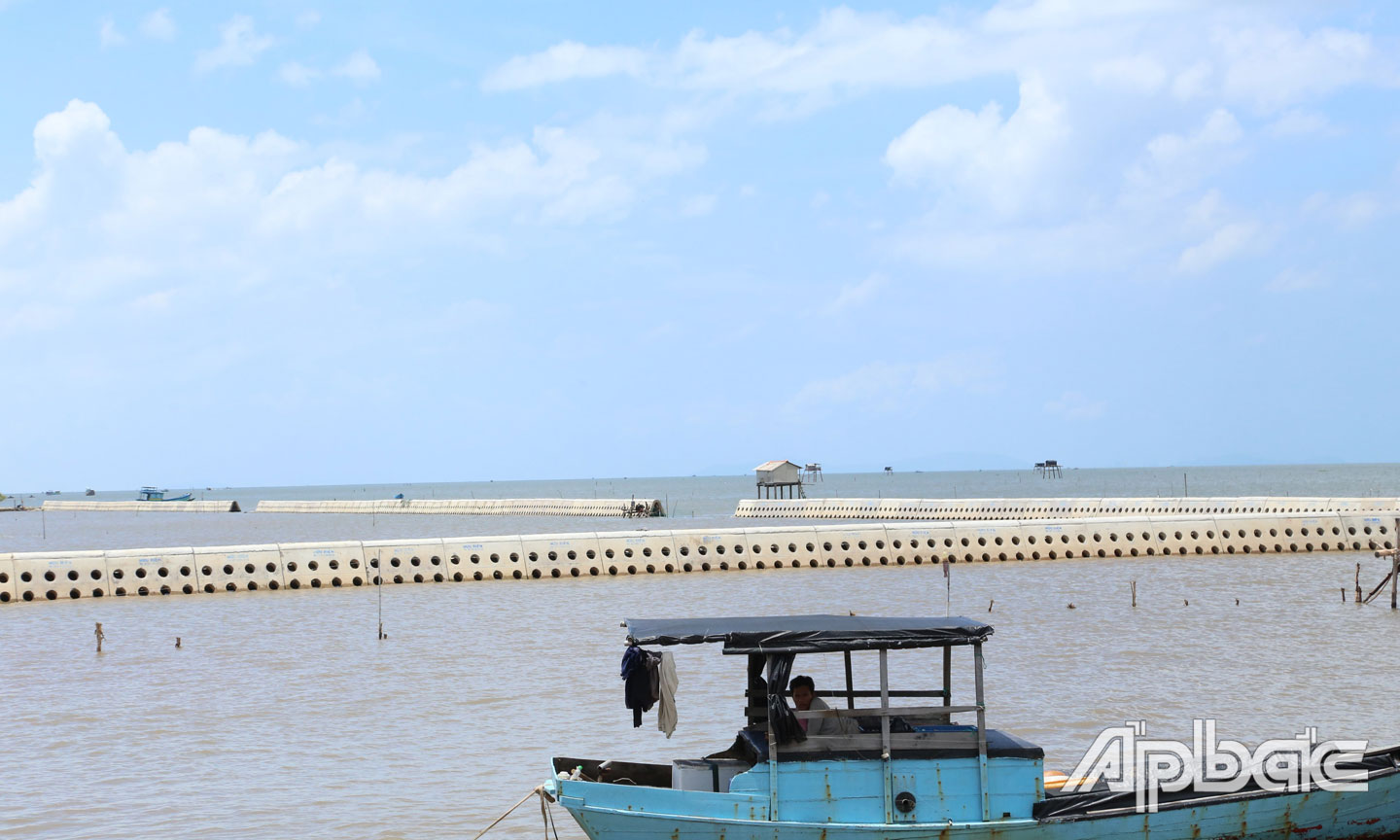 Ban Chỉ huy tỉnh đã lập kế hoạch kiểm tra, rà soát các công trình đê điều để đảm bảo an toàn trong mùa mưa bão 2021 (trong ảnh: Một đoạn đê biển Gò Công). Ảnh: TUẤN LÂM