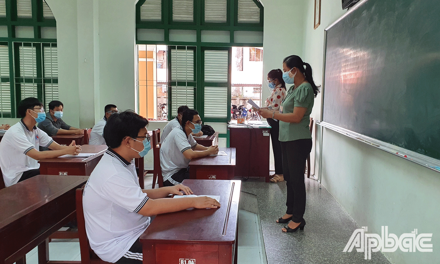 Thí sinh dự thi tốt nghiệp THPT tại Trường THPT Nguyễn Đình Chiểu. 