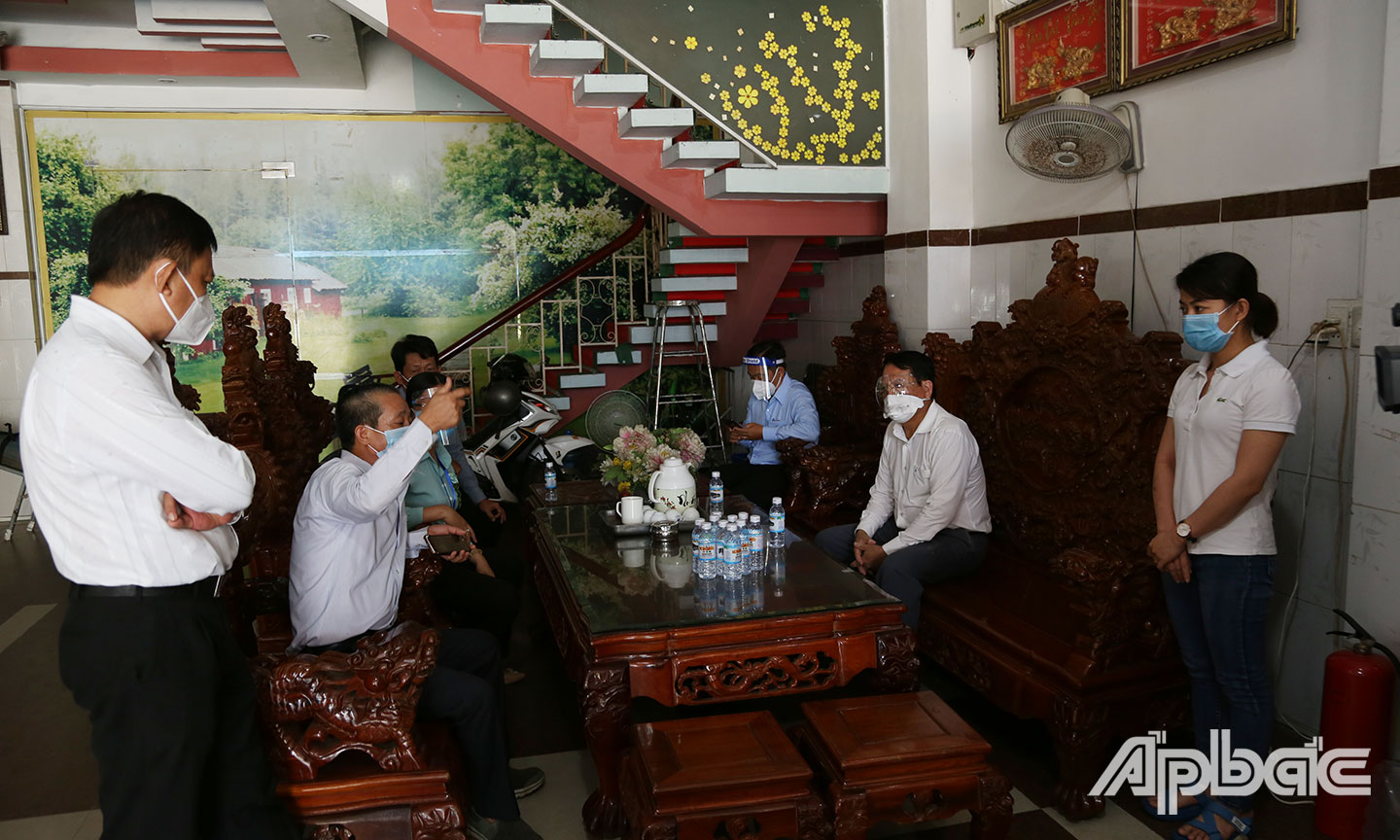 Đoàn làm việc tại khách sạn Hùng Hiếu.