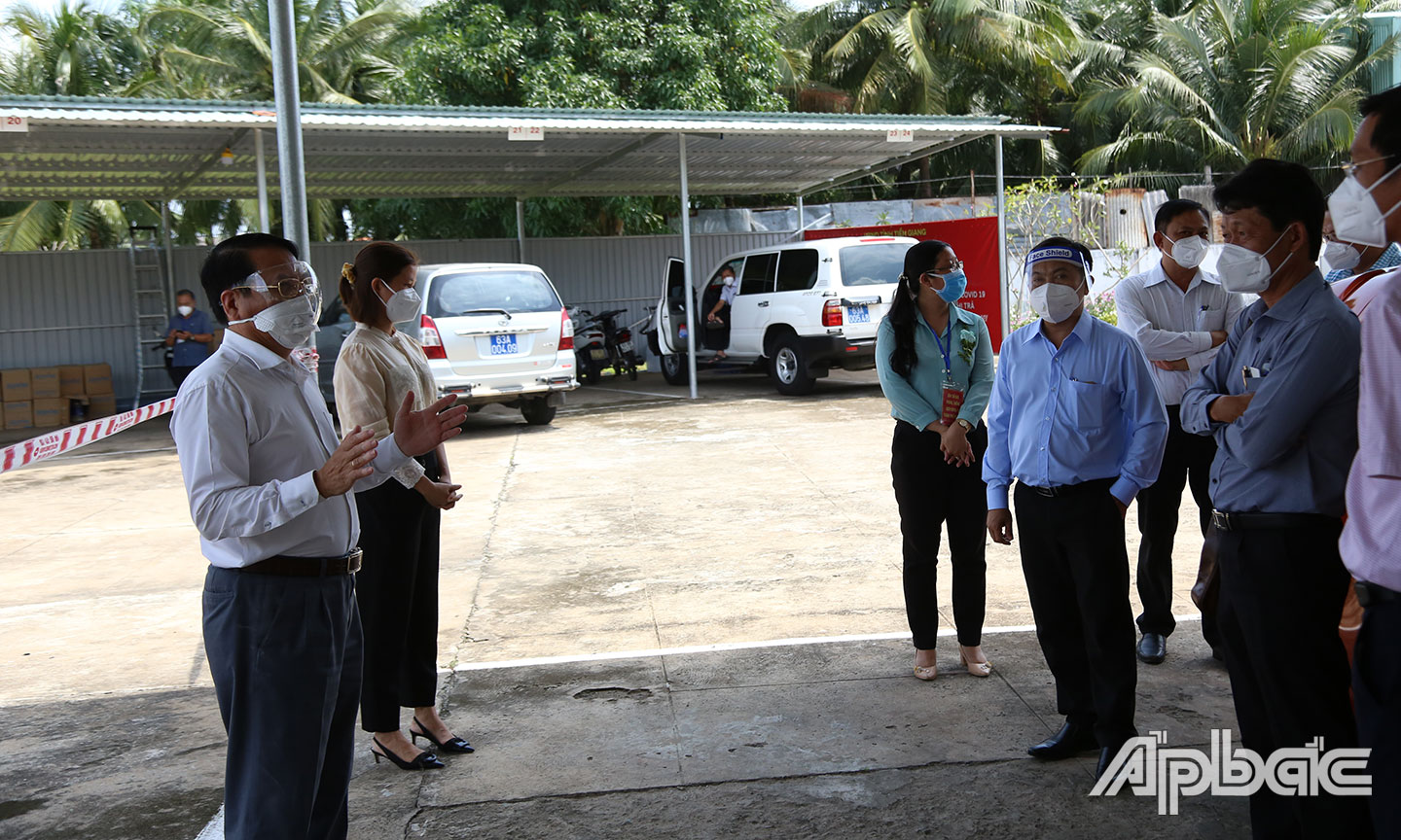 Đồng chí Phạm Văn Trọng chỉ đạo tại khách sạn Quảng Trường khu. cách ly chuyên gia