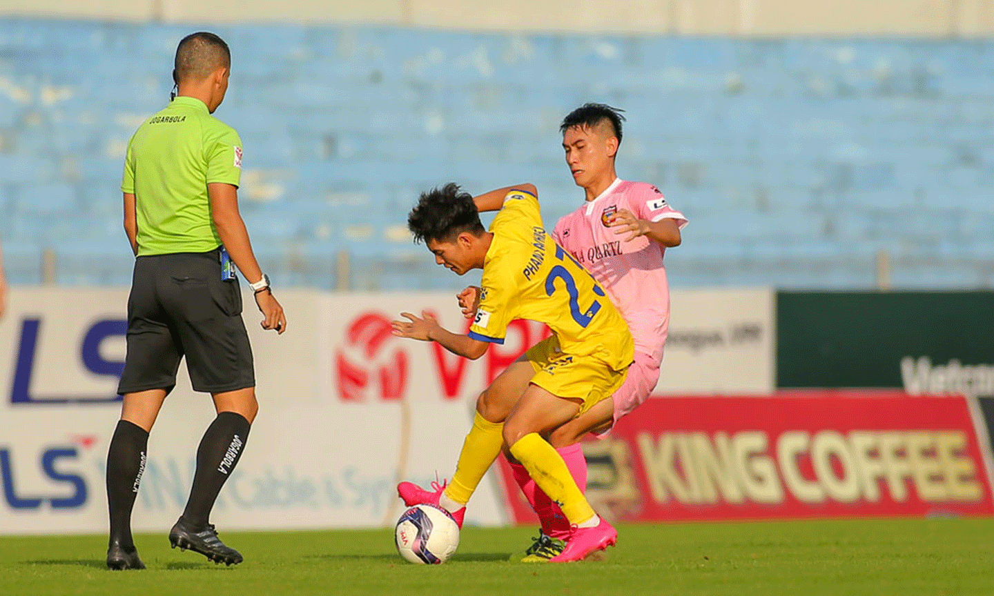 Chiều 21/8, Ban chấp hành Liên đoàn Bóng đá Việt Nam đã đồng ý chủ trương dừng V-League 2021 cũng như các giải đấu bóng đá chuyên nghiệp khác.