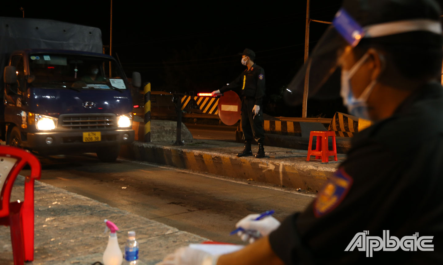 Trong 2 ngày gần đây lực lượng kiểm soát khá vất vả bởi thời tiết thất thường.