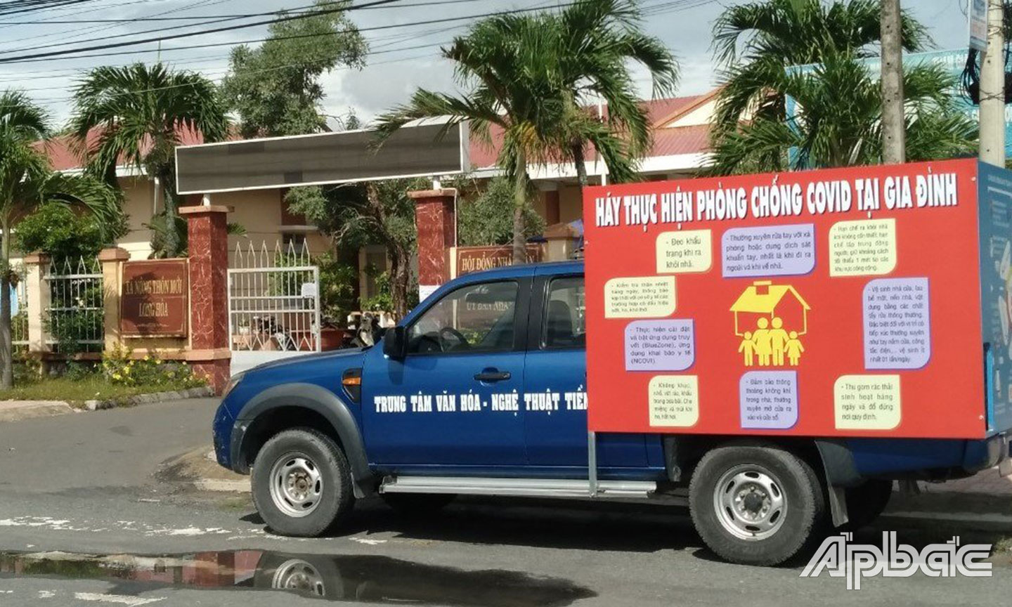 Xe loa của TTVH-NT tỉnh tuyên truyền nhằm nâng cao ý thức người dân trong phòng, chống dịch Covid-19.