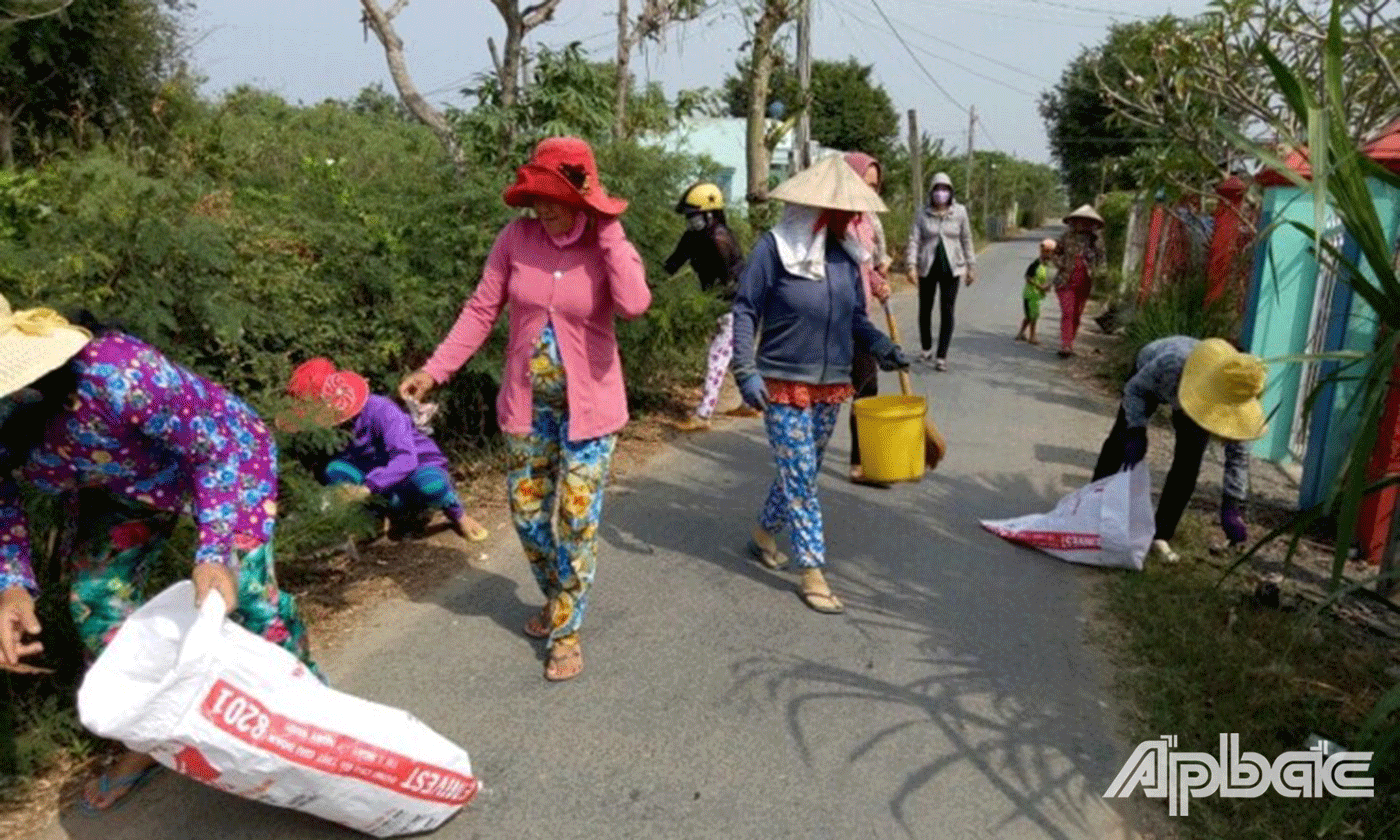 Hội Phụ nữ xã “tuyến đường không rác”, được đông đảo hội viên hưởng ứng tham gia.