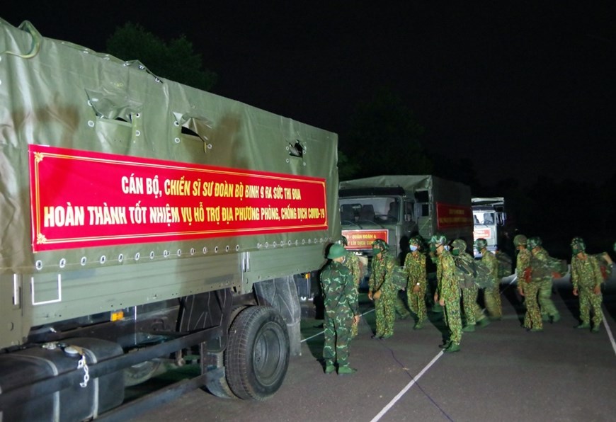 Huyện Tân Phước chi hỗ trợ cho người lao động không có giao kết hợp đồng lao động bị mất việc làm do đại dịch Covid-19 (ảnh do huyện cung cấp).