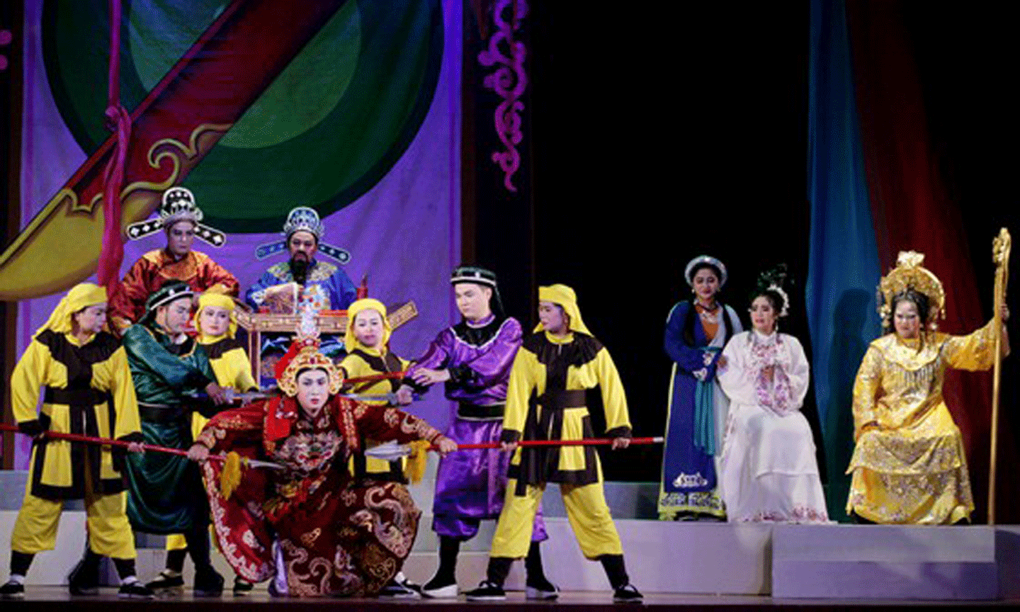 Những nghệ sĩ trẻ Nhà hát nghệ thuật hát bội TPHCM trong những ngày còn suất diễn, trước khi dịch bùng phát. Ảnh: THÚY BÌNH