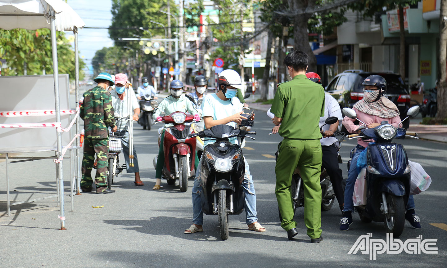 Chốt kiểm soát trên đường Ấp Bắc căng mình kiểm tra sau 20 ngày được d