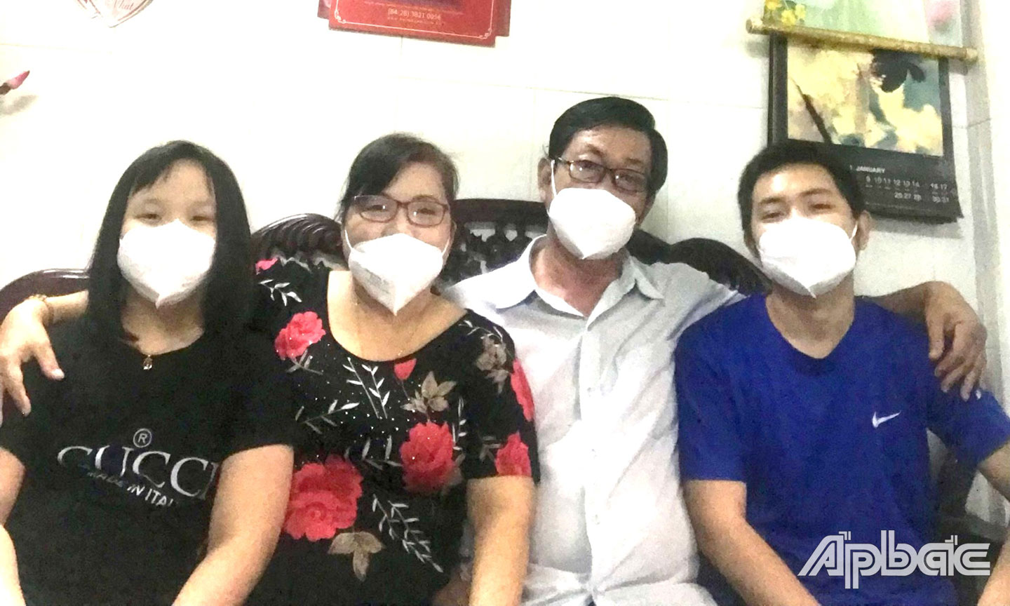 Nhờ sự tận tình cứu chữa của đội ngũ y, bác sĩ và giữ được tinh thần lạc quan nên cả 4 người trong gia đình đều chiến thắng Covid-19 (ảnh do gia đình cung cấp).