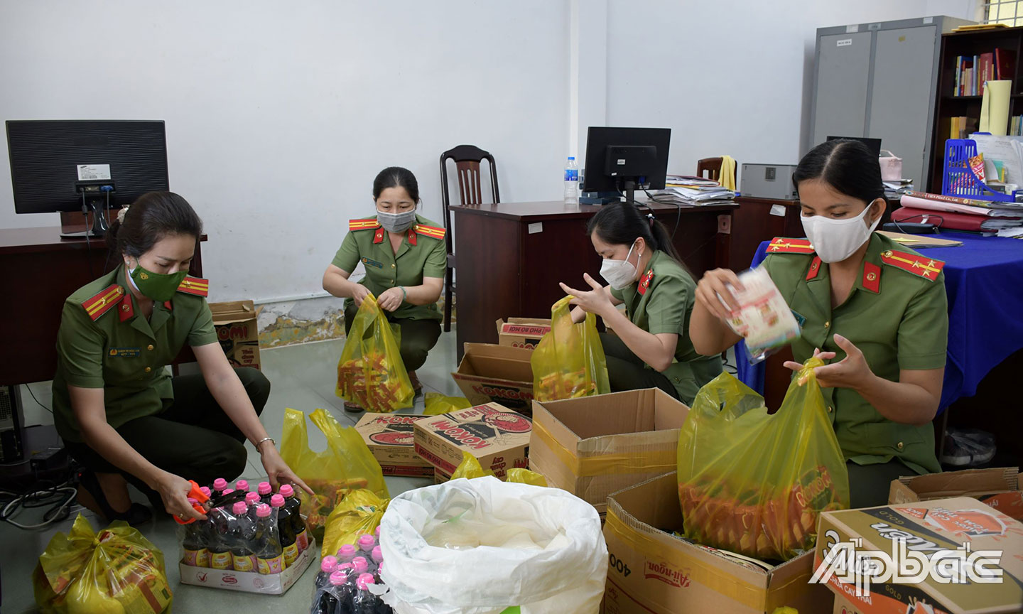 Chương trình “Lan tỏa những niềm tin tích cực” (chuẩn bị các mặt hàng thiết yếu hỗ trợ  hộ khó khăn). 