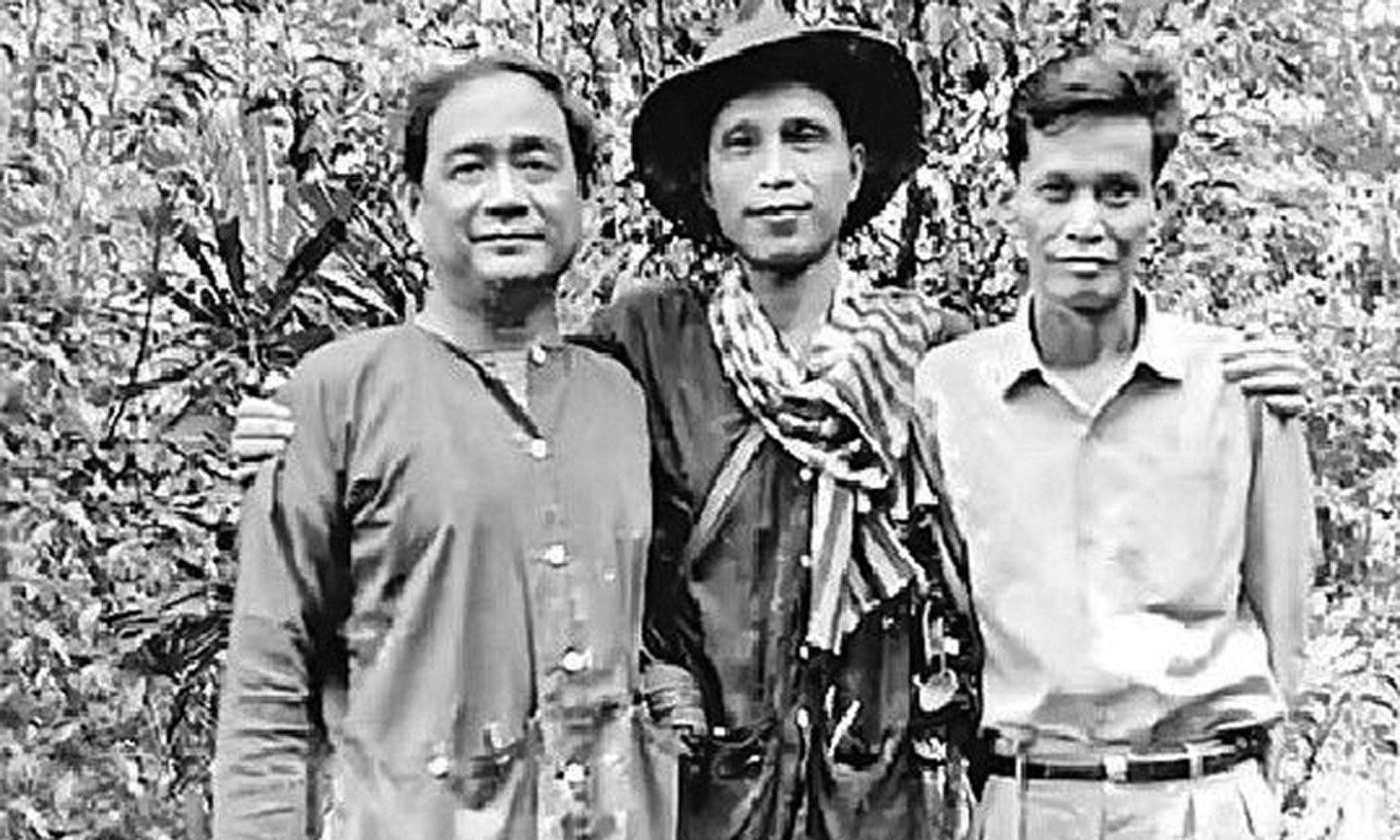 Nhạc sĩ Lưu Hữu Phước (bên trái) cùng nhà văn Nguyễn Văn Bổng và Lý Văn Sâm trong kháng chiến chống Mỹ, cứu nước. Ảnh tư liệu