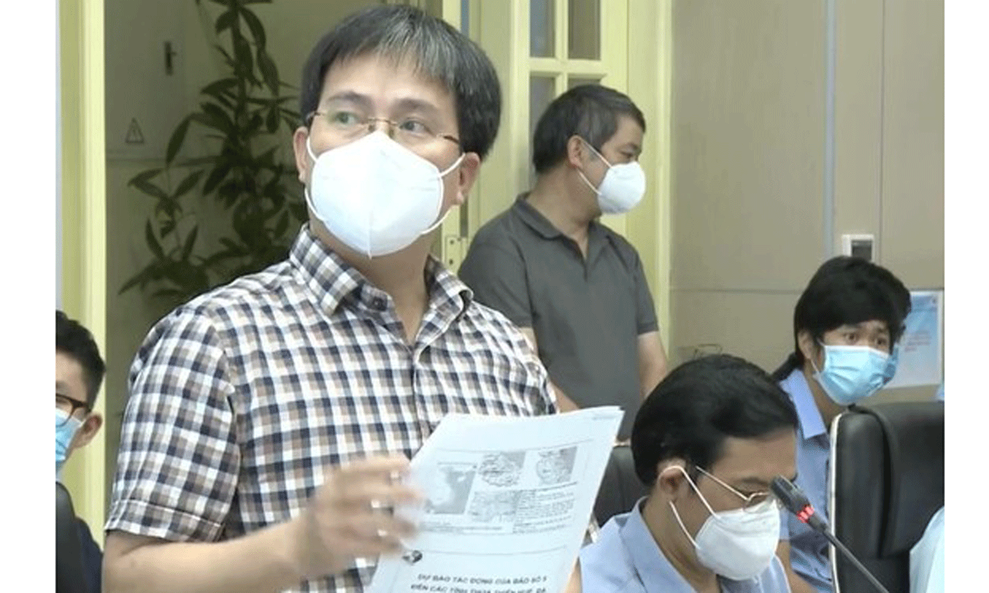 TS Mai Văn Khiêm tại cuộc họp bão chiều nay 11-9.