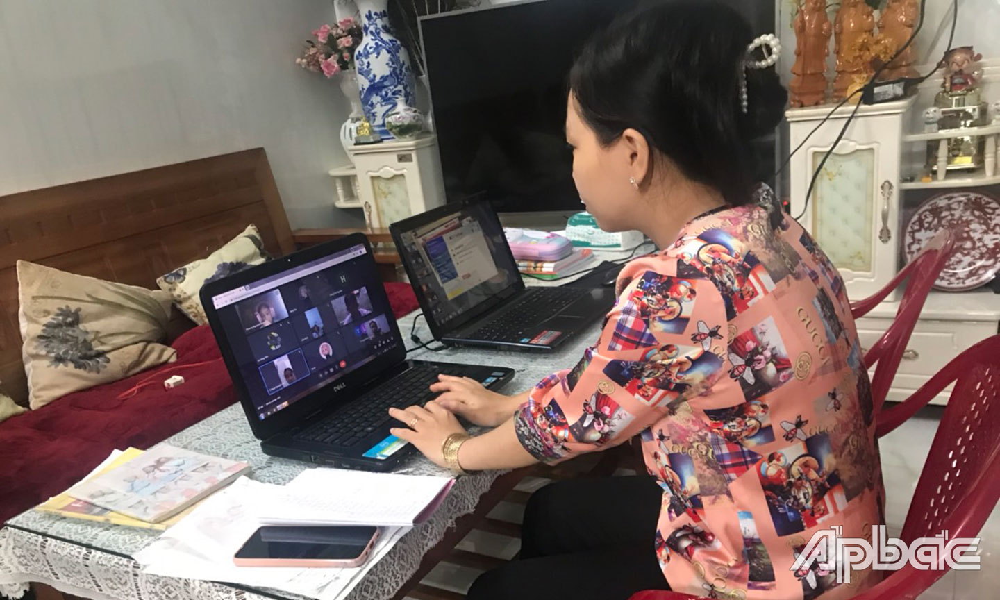 Giáo viên Trường Trung học cơ sở Trung An, TP. Mỹ Tho dạy trực tuyến.