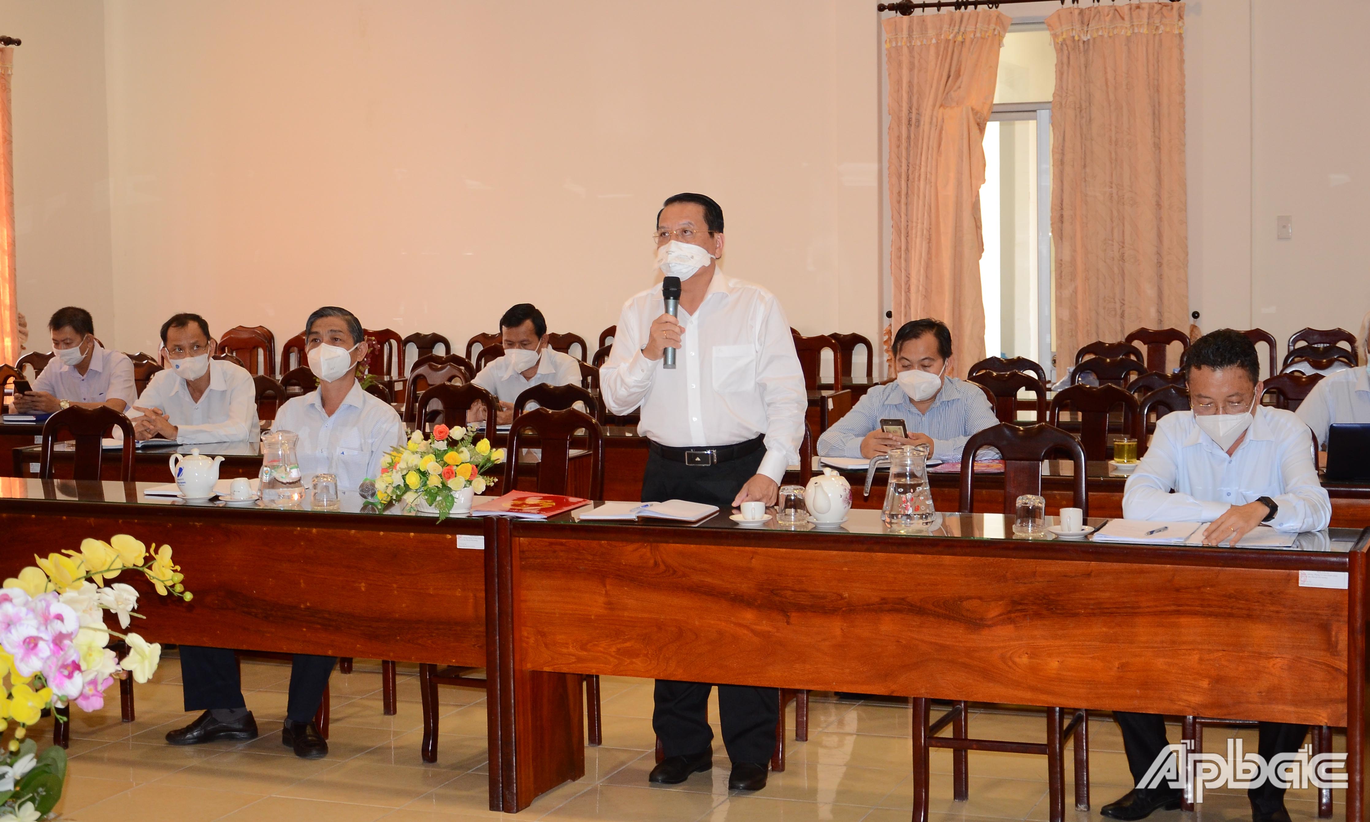 Đồng chí Phạm Văn Trọng phát biểu tại cuộc họp.