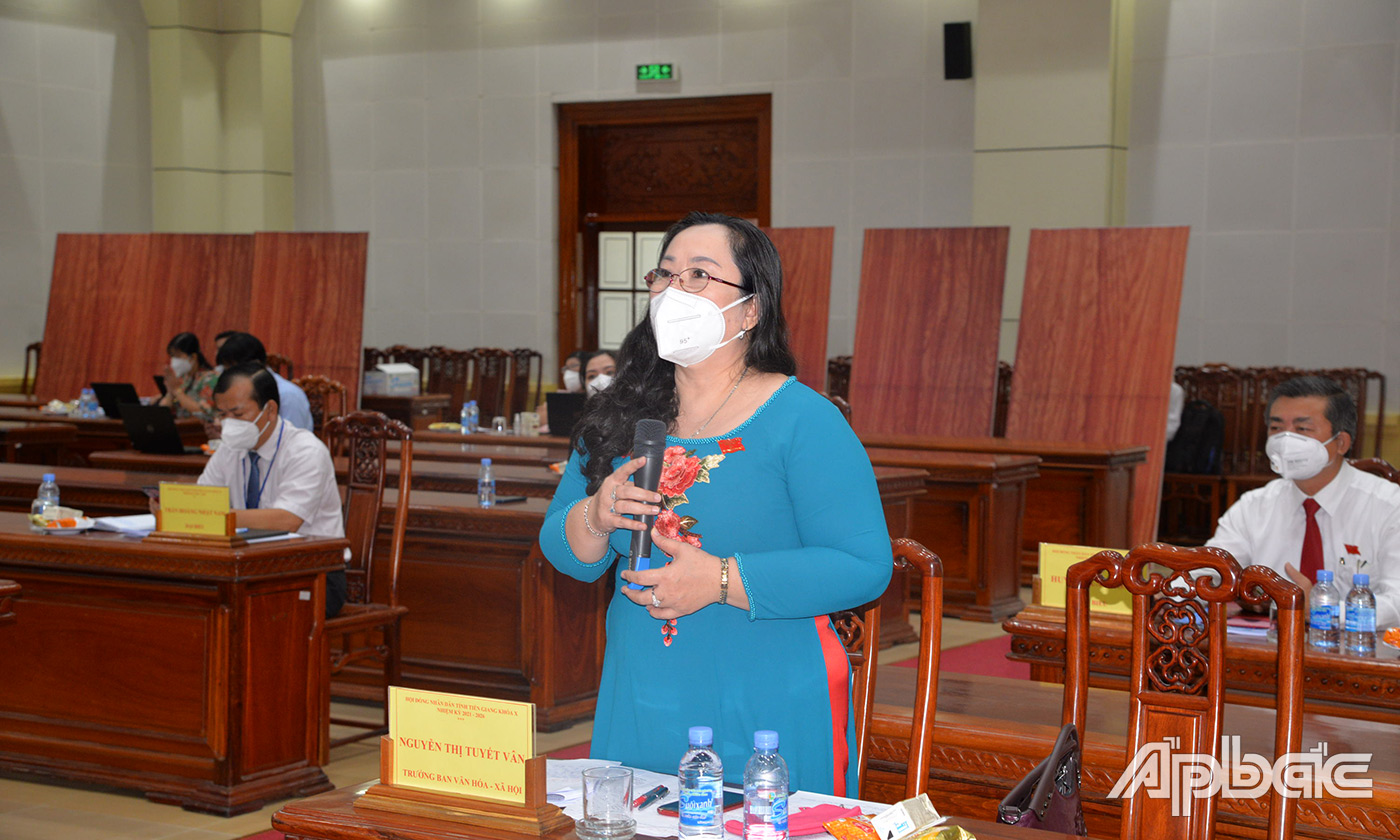 Đại biểu đóng góp ý kiến tại kỳ họp