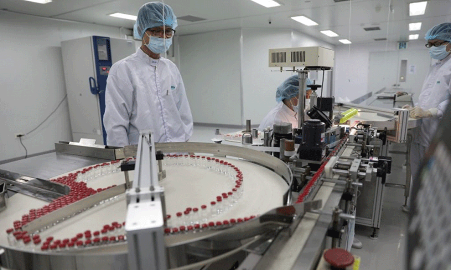 VABIOTECH gia công, đóng ống, đóng gói vắc xin phòng COVID-19 Sputnik V tại Việt Nam.(Ảnh: VABIOTECH)