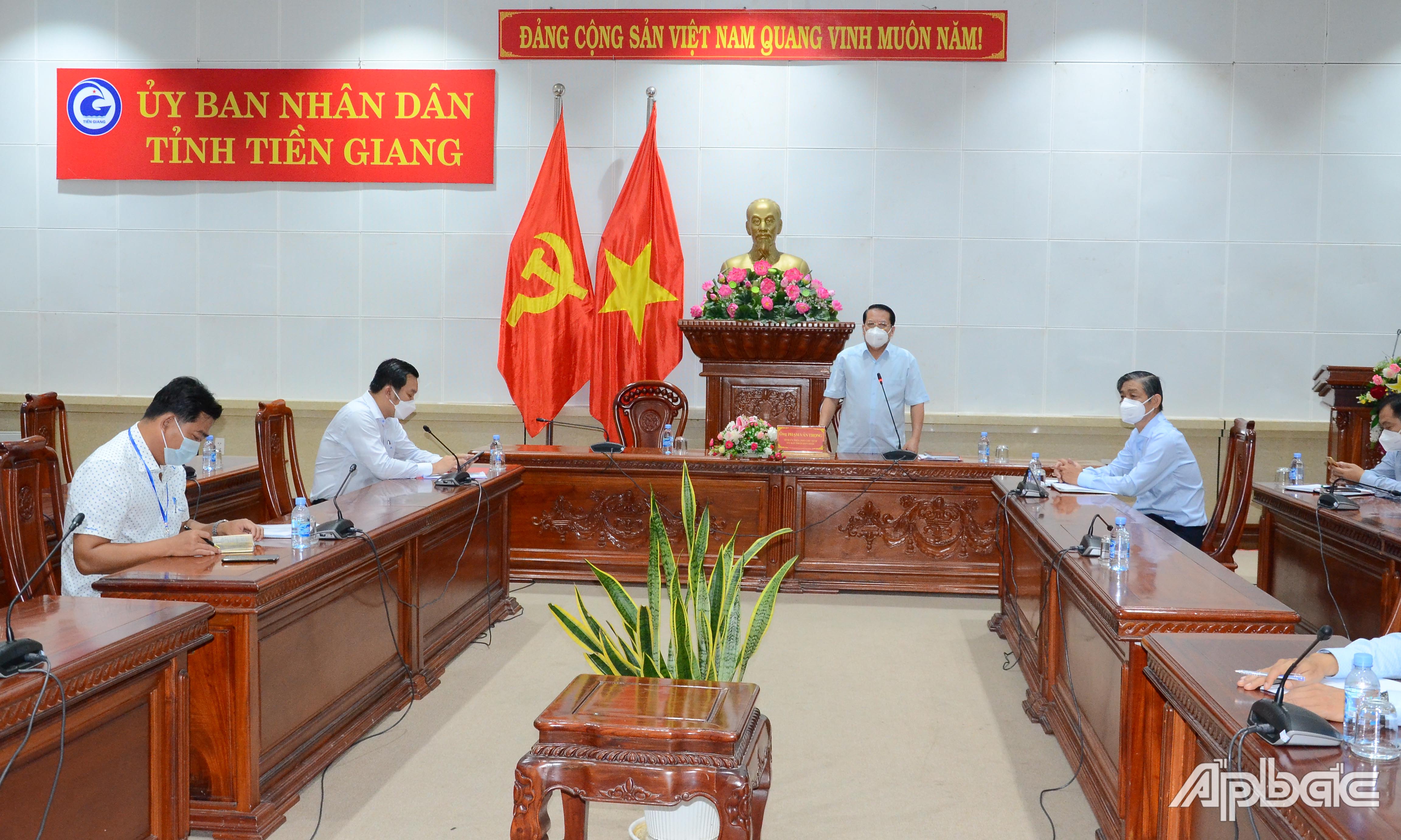 Đồng chí Phạm Văn Trọng phát biểu tại hội nghị.