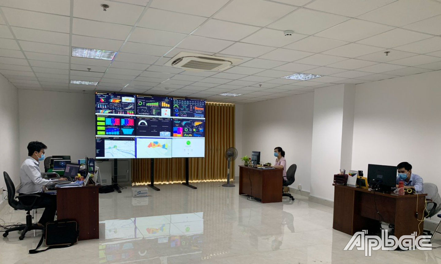 Các tổng đài viên Tổng đài 1022 Tiền Giang đảm bảo tiếp nhận phản ánh, kiến nghị của người dân.               Ảnh: Minh Sang