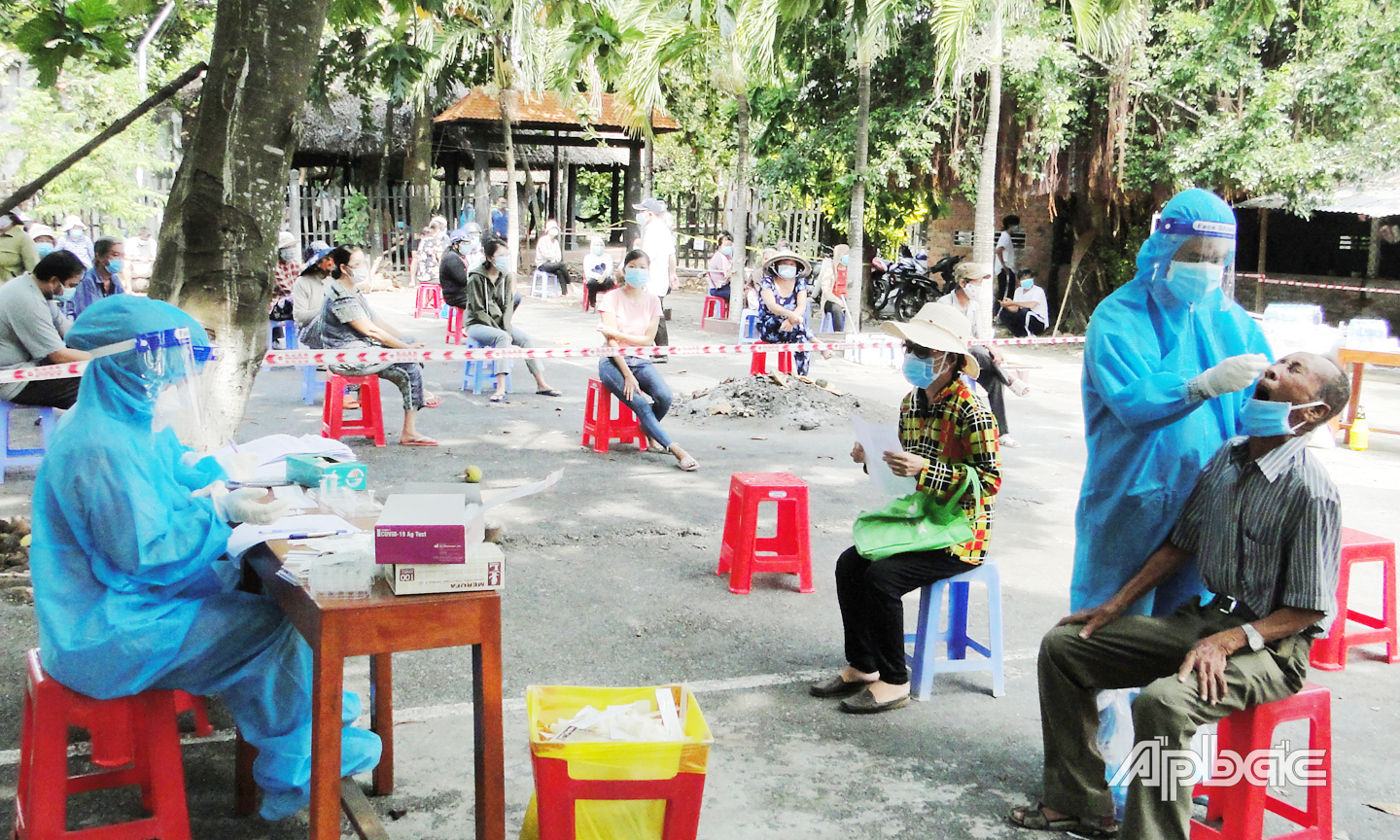 Chiến dịch xét nghiệm tầm soát khu vực và đối tượng nguy cơ cao đang được thực hiện