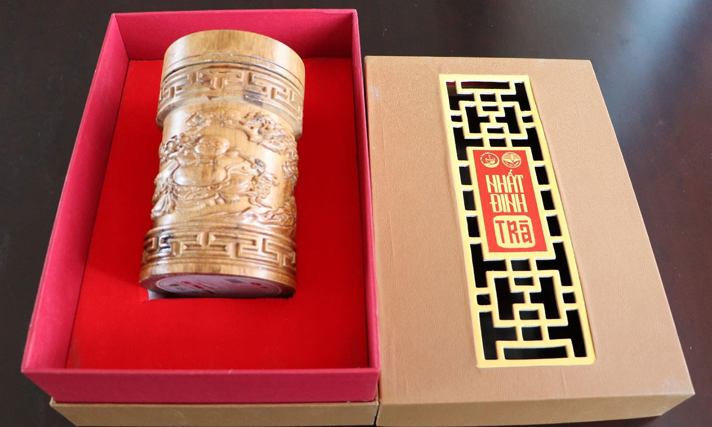 Hộp quà tặng Nhất đinh trà thiết kế sang trọng.