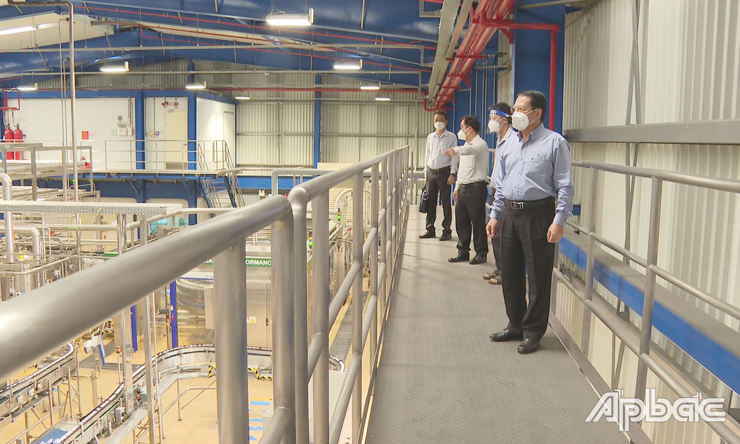 Lãnh đạo tỉnh làm việc với doanh nghiệp thực hiện phương án “3 tại chỗ”.