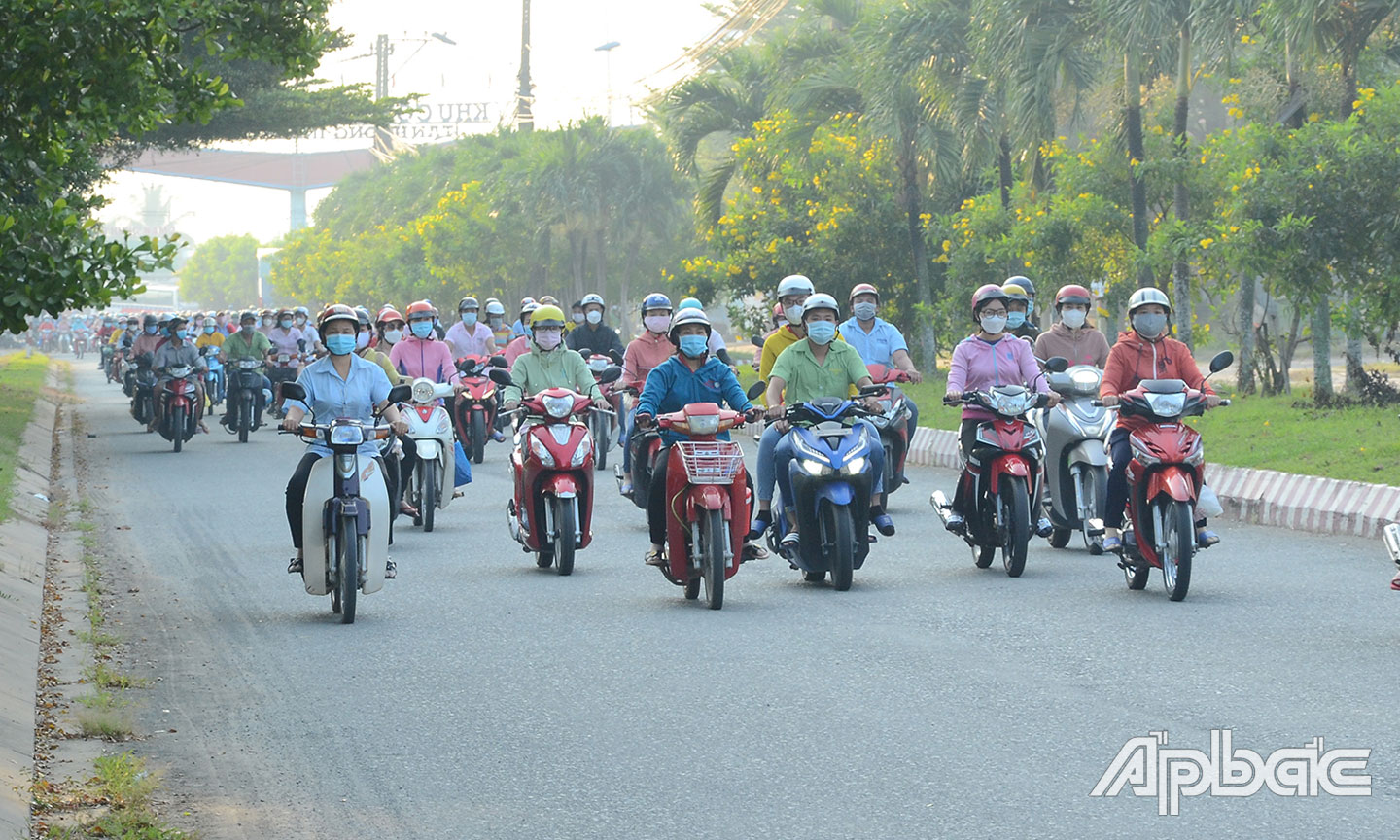 Nhiều DN trong Khu Công nghiệp Tân Hương đã hoạt động trở lại.