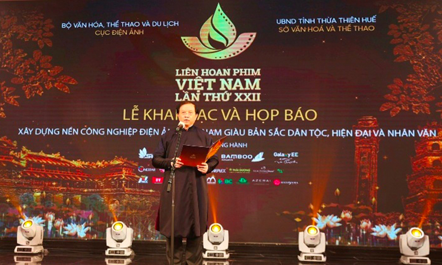 Thứ trưởng Văn hóa, Thể thao và Du lịch Tạ Quang Đông phát biểu tuyên bố khai mạc Liên hoan phim.