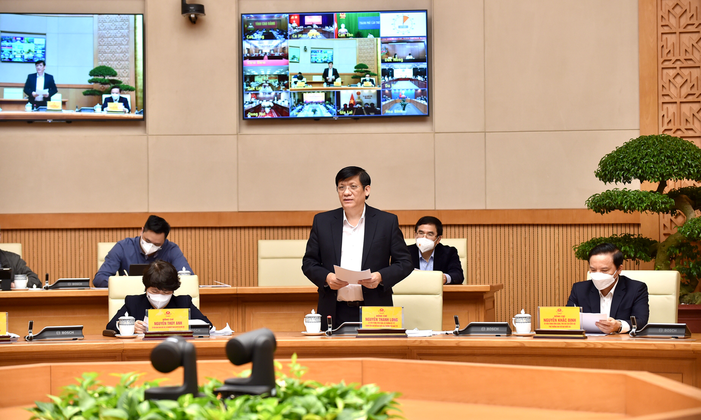 Bộ trưởng Bộ Y tế Nguyễn Thanh Long: Trong hơn 1 tháng đầu tiên thực hiện Nghị quyết 128, số ca tử vong giảm 46,3%, số đang điều trị tại bệnh viện giảm 25,3%, số ca nặng, nguy kịch giảm 40,8%. Ảnh: VGP/Nhật Bắc