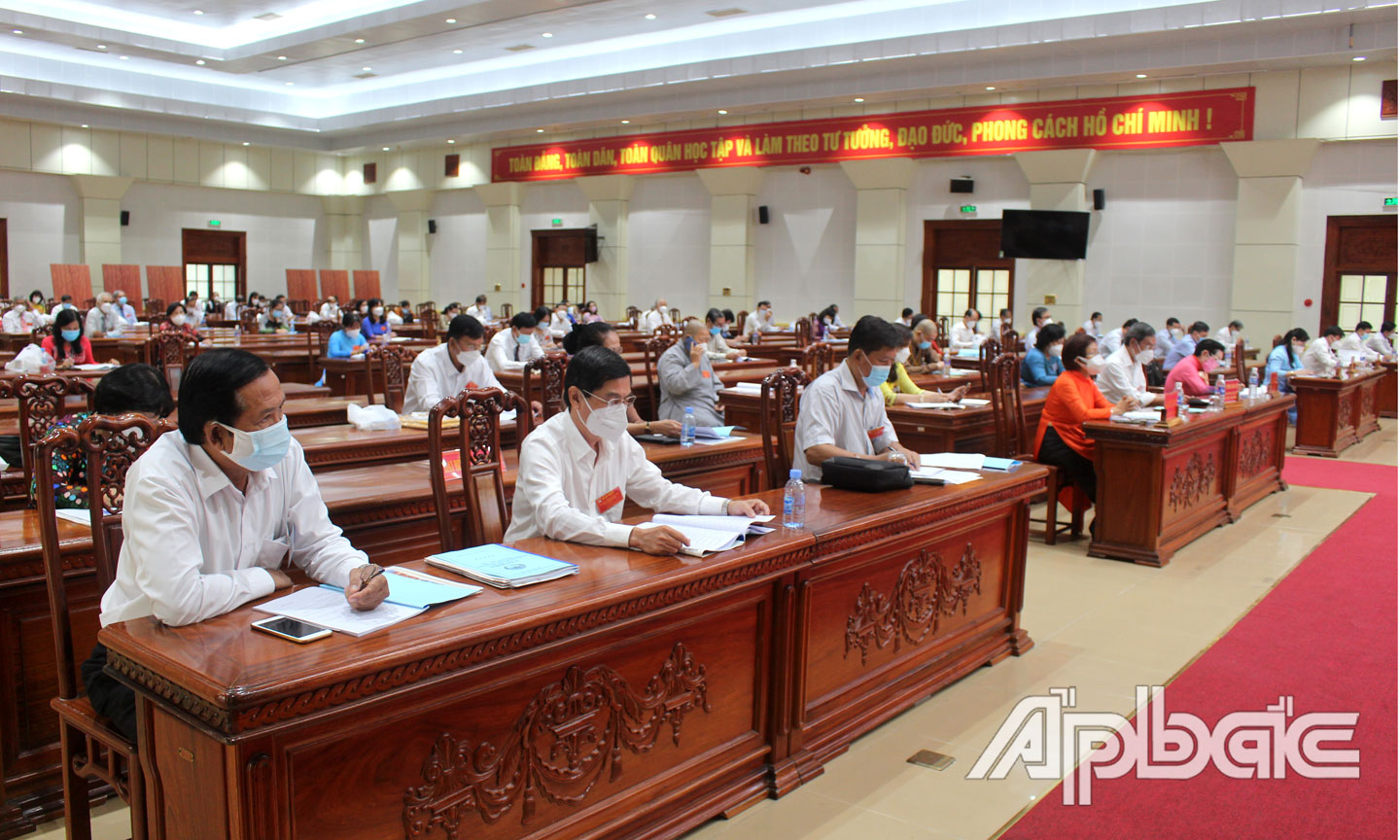 Quang cảnh đại biểu đến tham dự Đại hội.