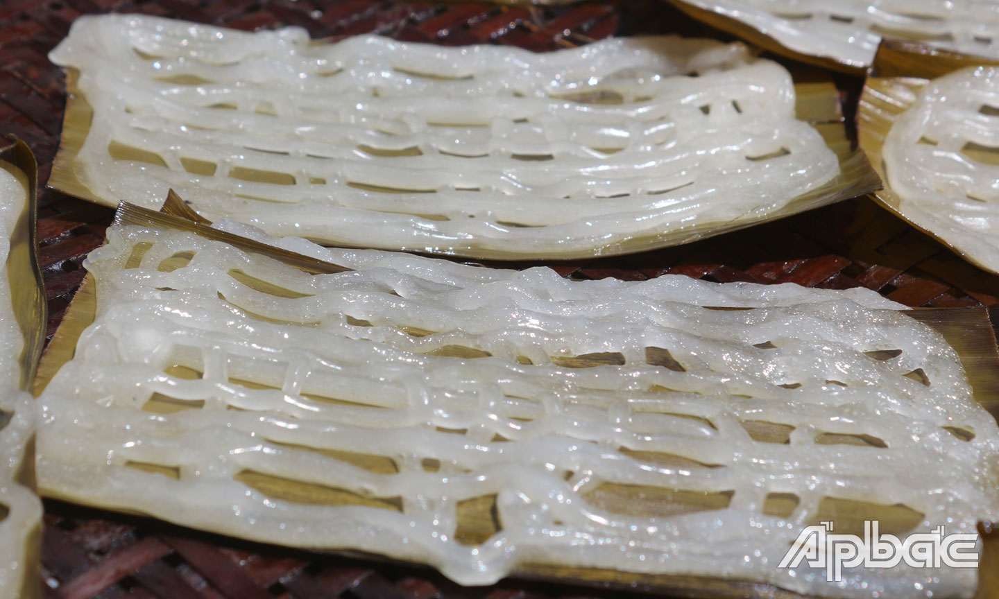 Bánh nghệ đã được hấp chín.