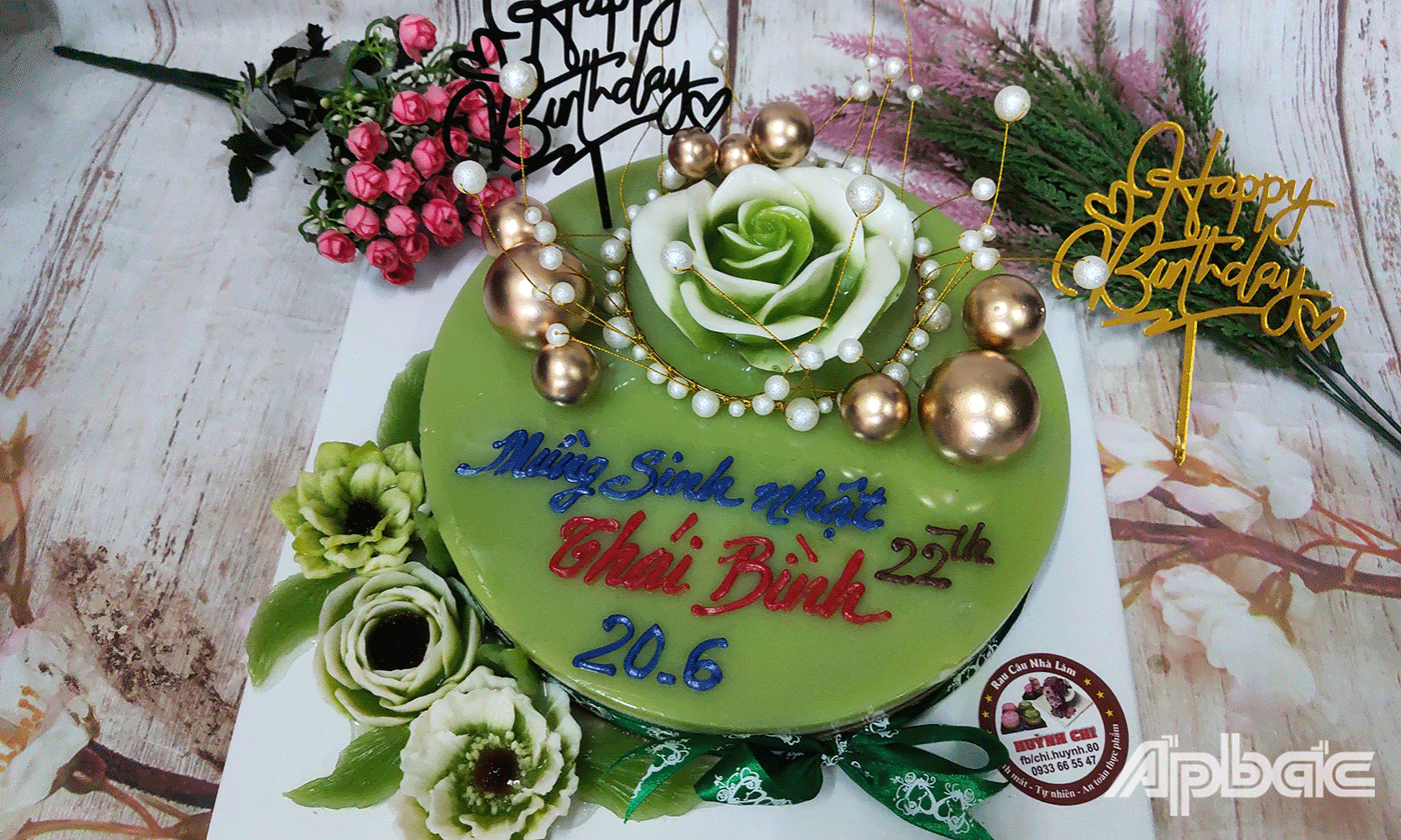 Một số mẫu bánh sinh nhật rau câu do chị Chi tự tay thiết kế