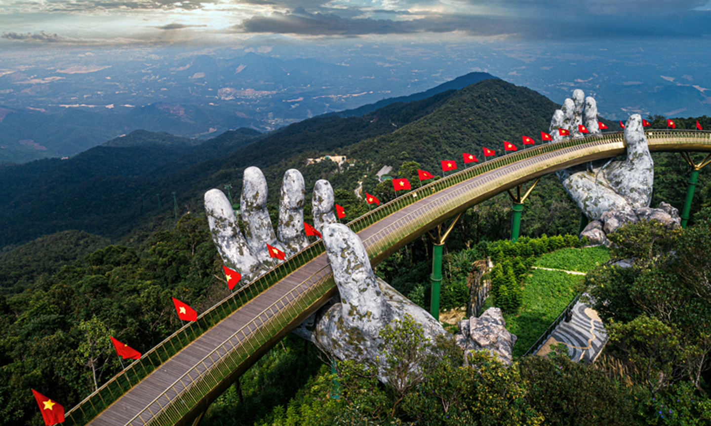 Cầu Vàng Đà Nẵng tiếp tục gây ấn tượng với các chuyên gia du lịch và du khách quốc tế tại WTA 2021 (Ảnh: ST)