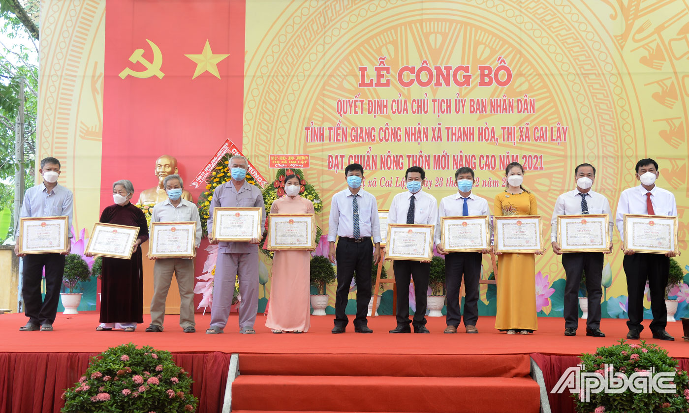 Các tập thể, cá nhân nhận Giấy khen của UBND TX. Cai Lậy.