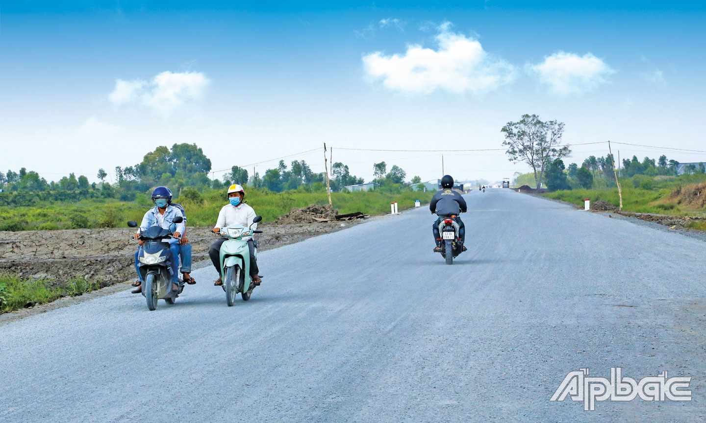 Thời gian qua, huyện Tân Phước đầu tư mạnh vào hạ tầng giao thông.