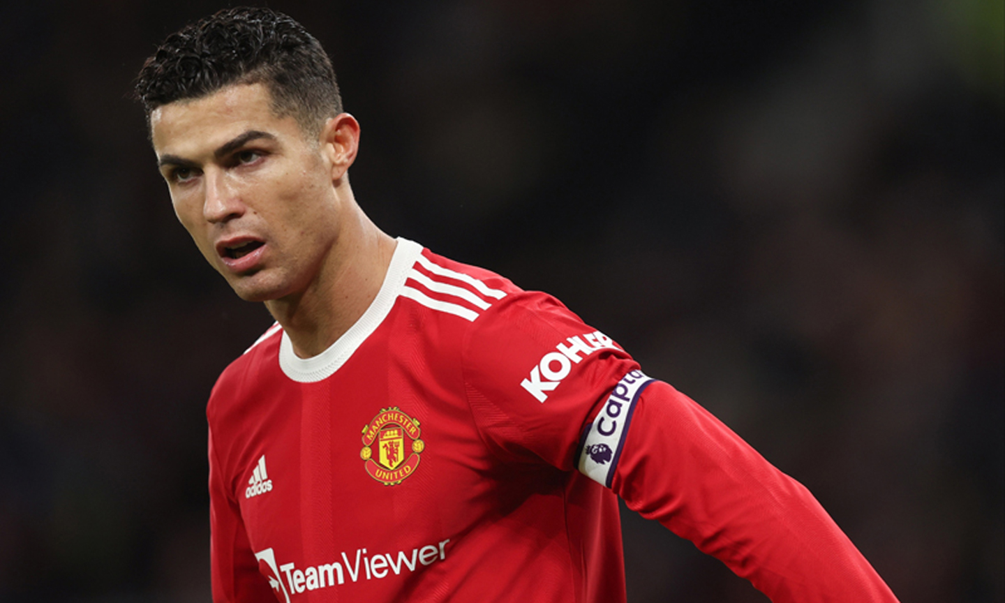 Dù mang băng đội trưởng, Cristiano Ronaldo vẫn không thể chỉ đạo được các đồng đội trẻ. (Ảnh: Getty Images) 