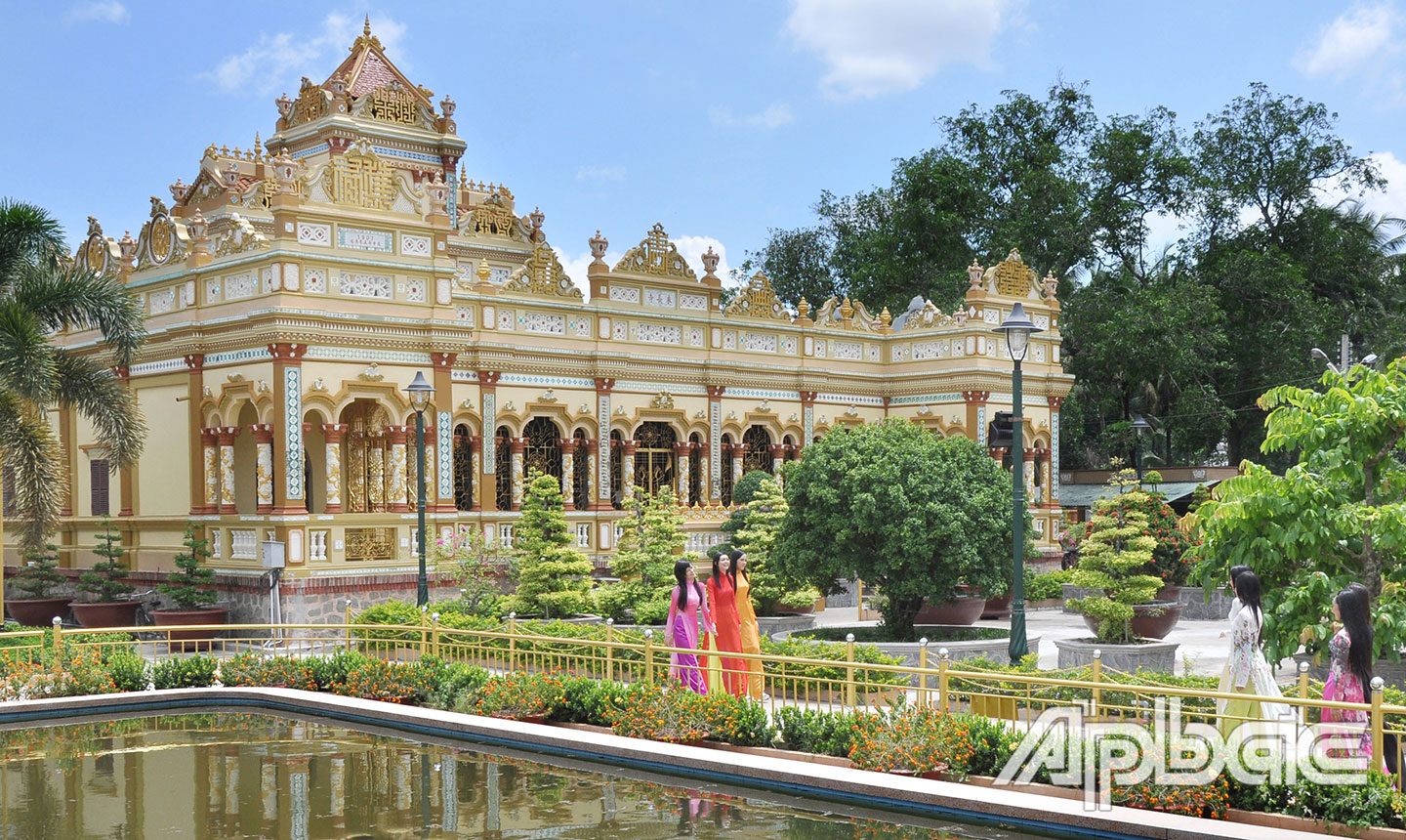 Chùa Vĩnh Tràng được xây dựng theo kiến trúc Á - Âu được kết hợp hài hòa, tinh xảo. Ảnh: LẬP ĐỨC