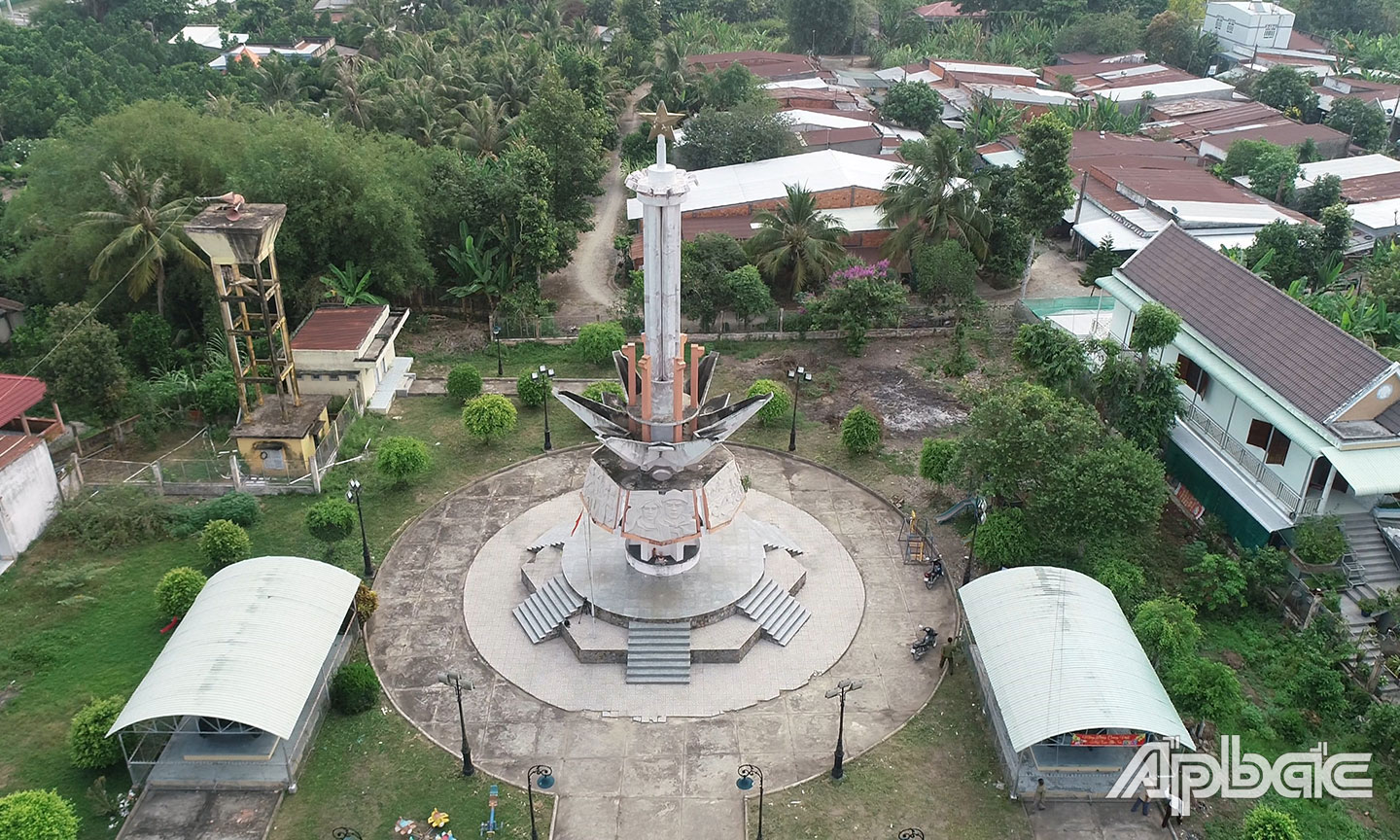 Khu di tích Chiến thắng Ngã Sáu - Bằng Lăng tại xã Mỹ Trung, huyện Cái Bè.                                                 Ảnh: VĂN THẢO