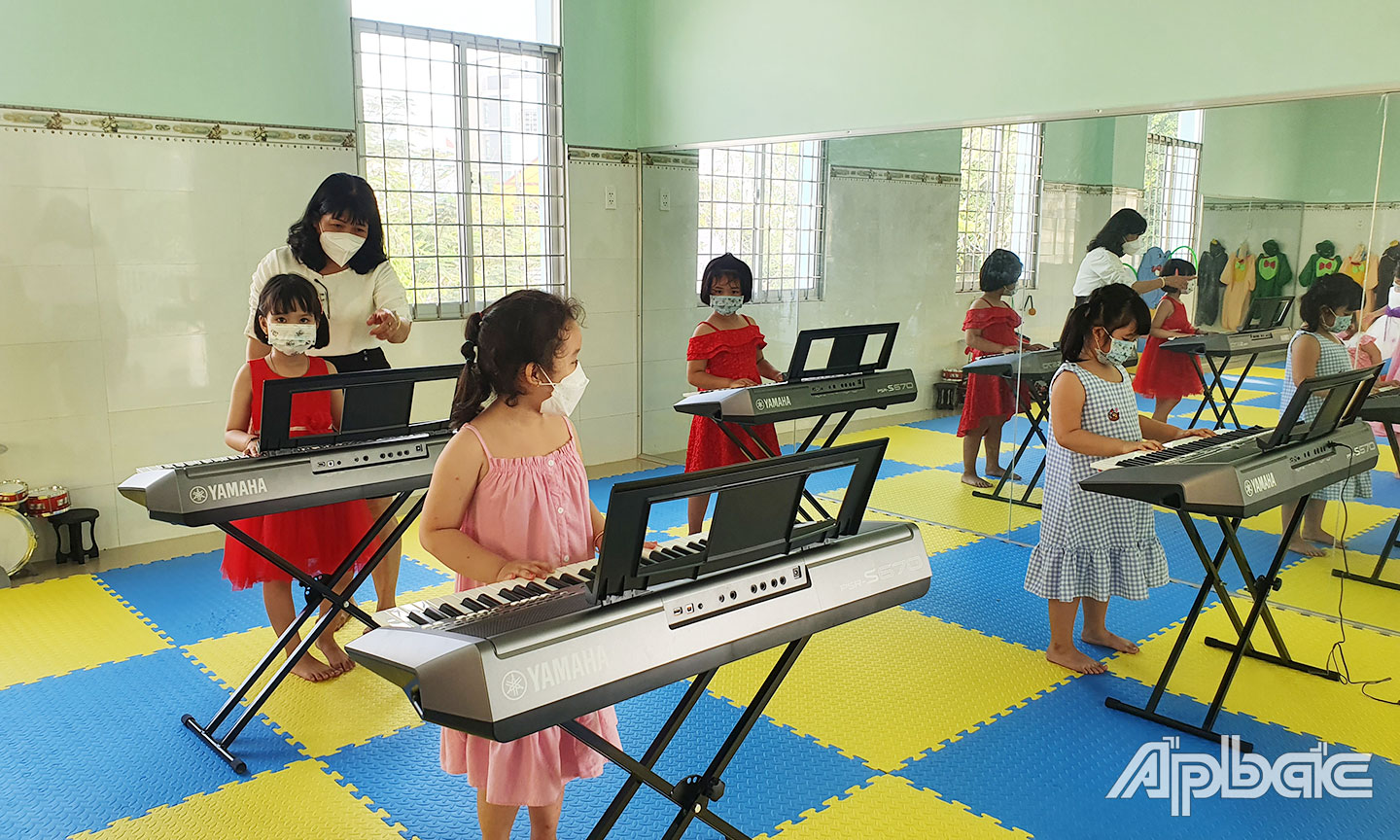 Giờ học trực tiếp của trẻ mầm non Trường Mầm non Vườn Trẻ, phường 2, TP. Mỹ Tho.