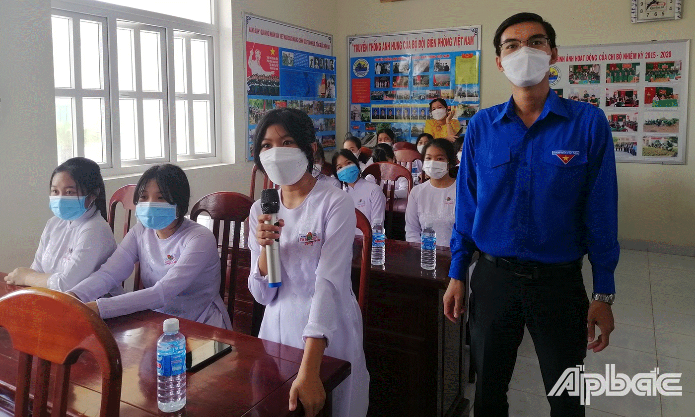 các-em-học-sinh-được-tham-gia-trò-chơi-trả-lời-câu-hỏi-có-thưởng